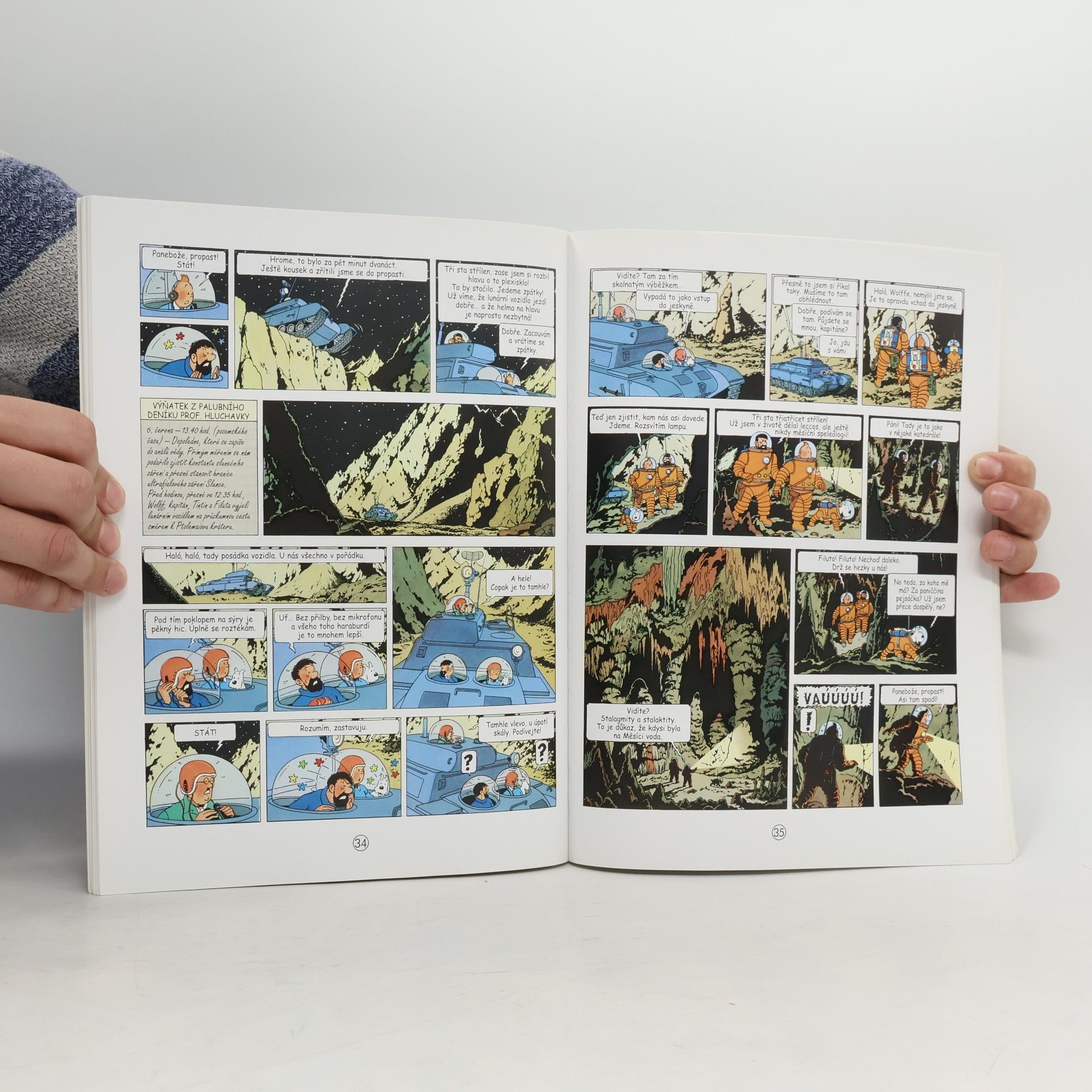 Hergé Tintinova dobrodružství 17. První kroky na Měsíci