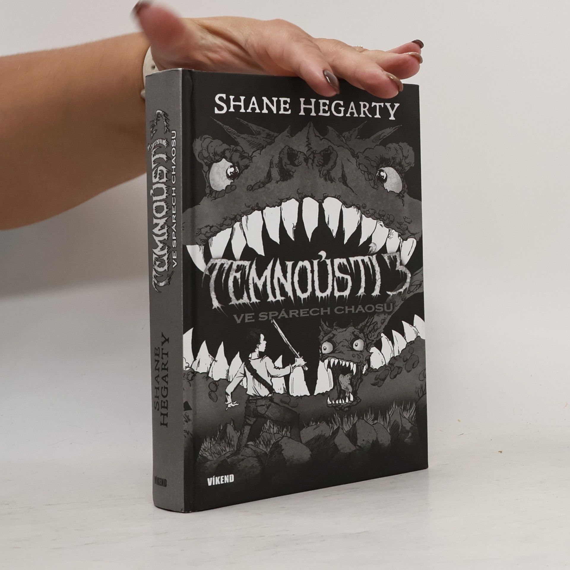 Shane Hegarty Temnousti 3. Ve spárech chaosu
