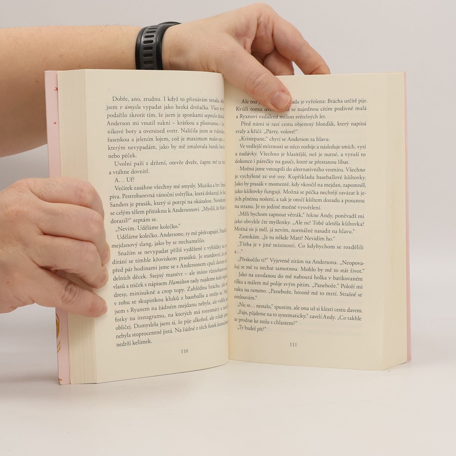 Becky Albertalli Kate v záři reflektorů