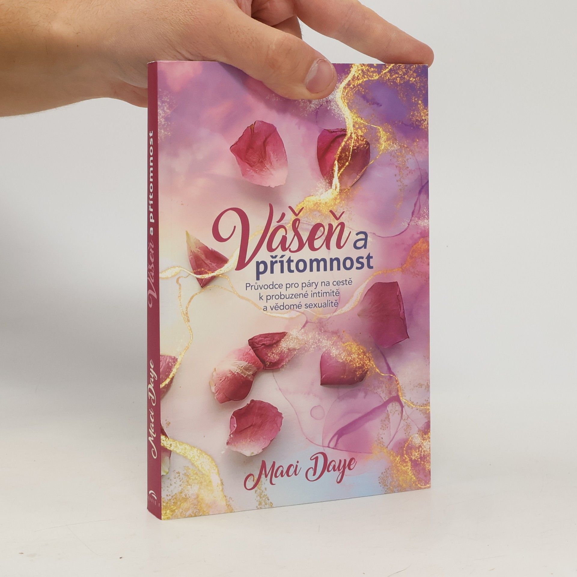 Vášeň a přítomnost. Průvodce pro páry na cestě k probuzené intimitě a vědomé sexualitě