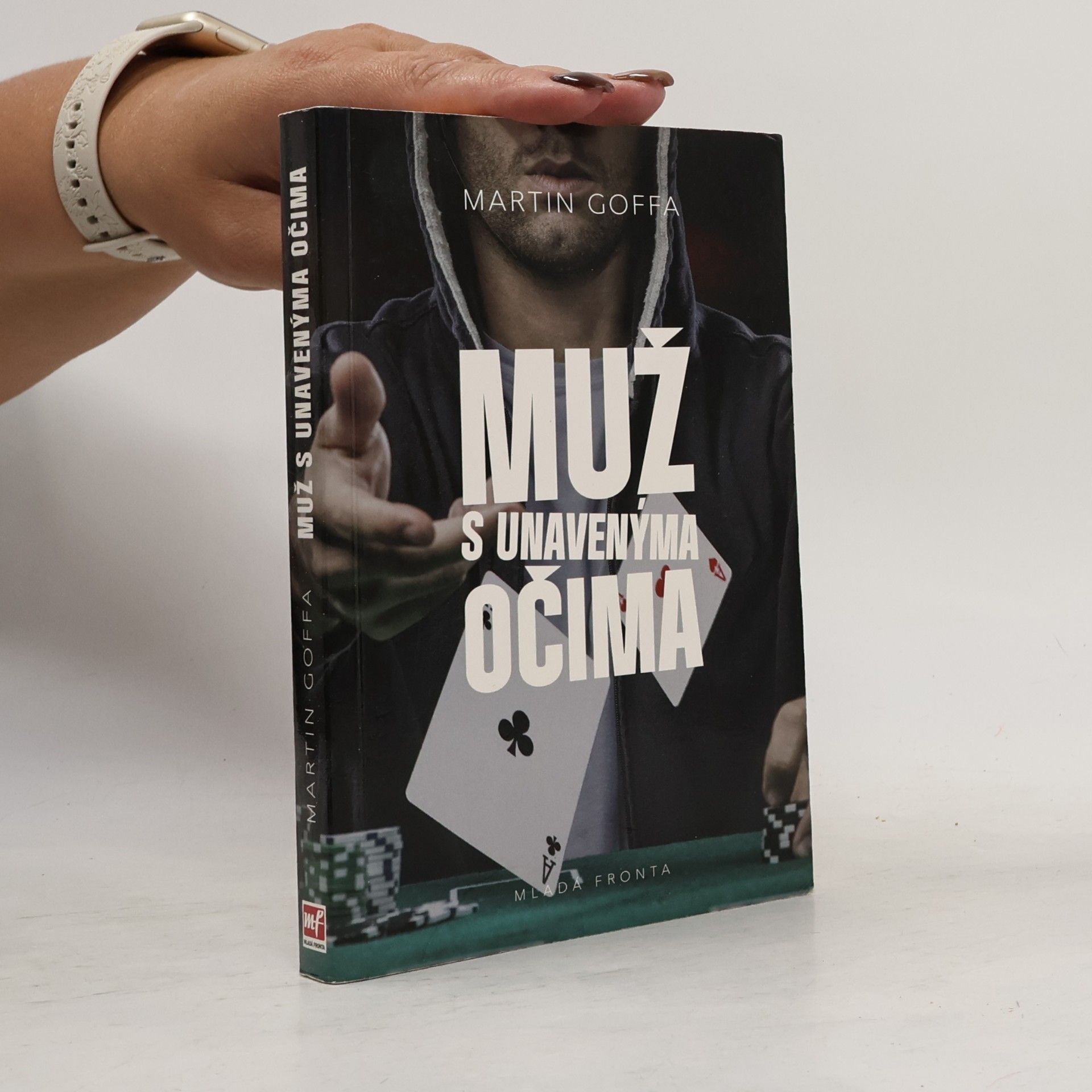Muž s unavenýma očima