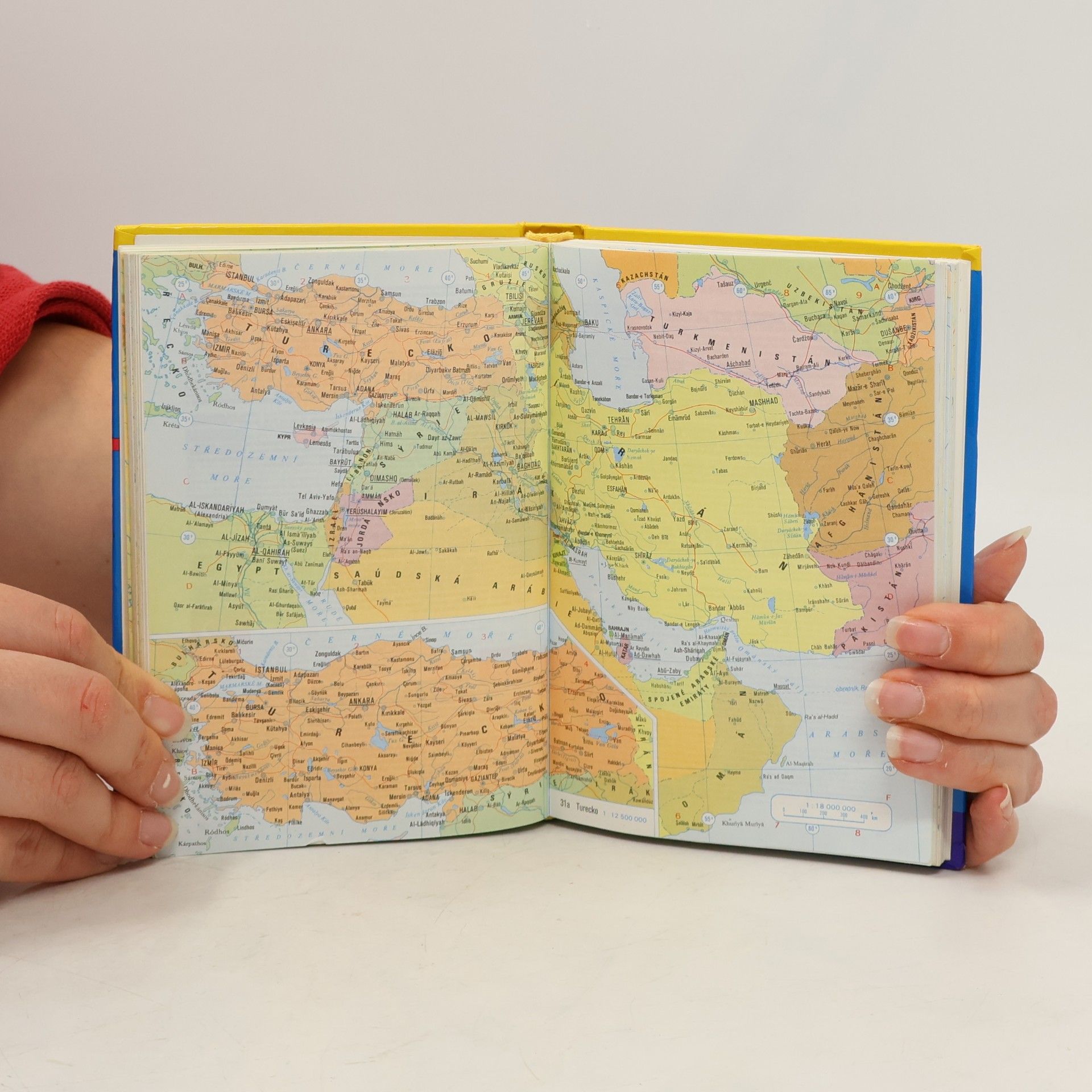 Autorenkollektiv Kapesní atlas světa