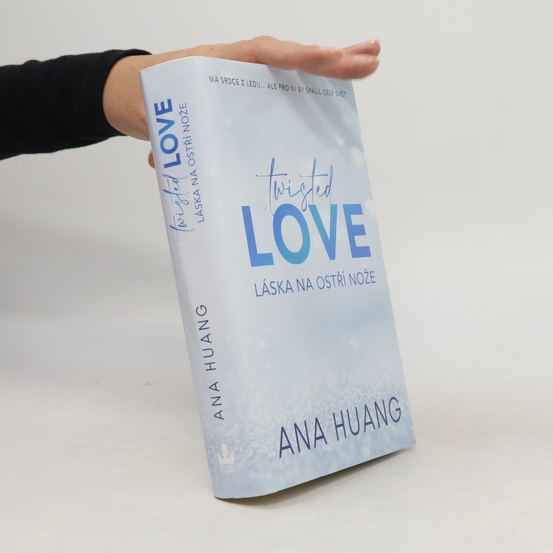 Ana Huang Twisted Love. Láska na ostří nože
