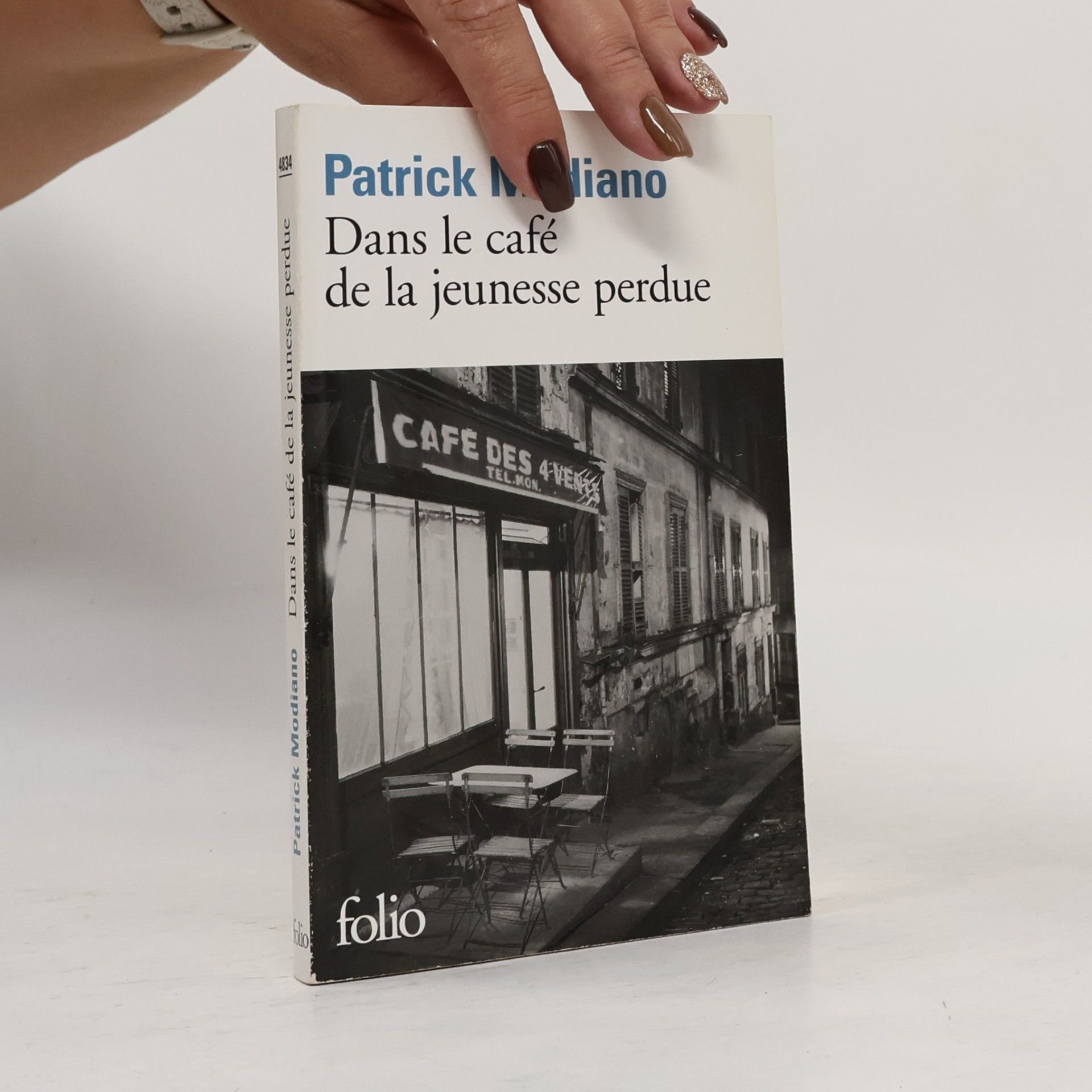 Dans le café de la jeunesse perdue
