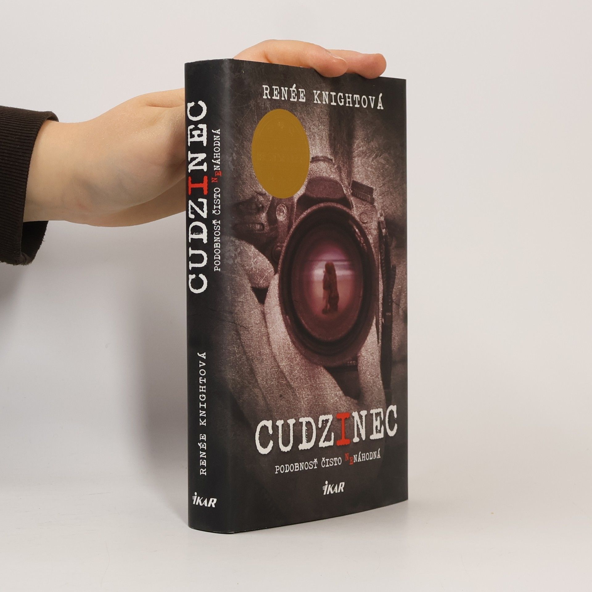 Cudzinec – Podobnosť čisto nenáhodná