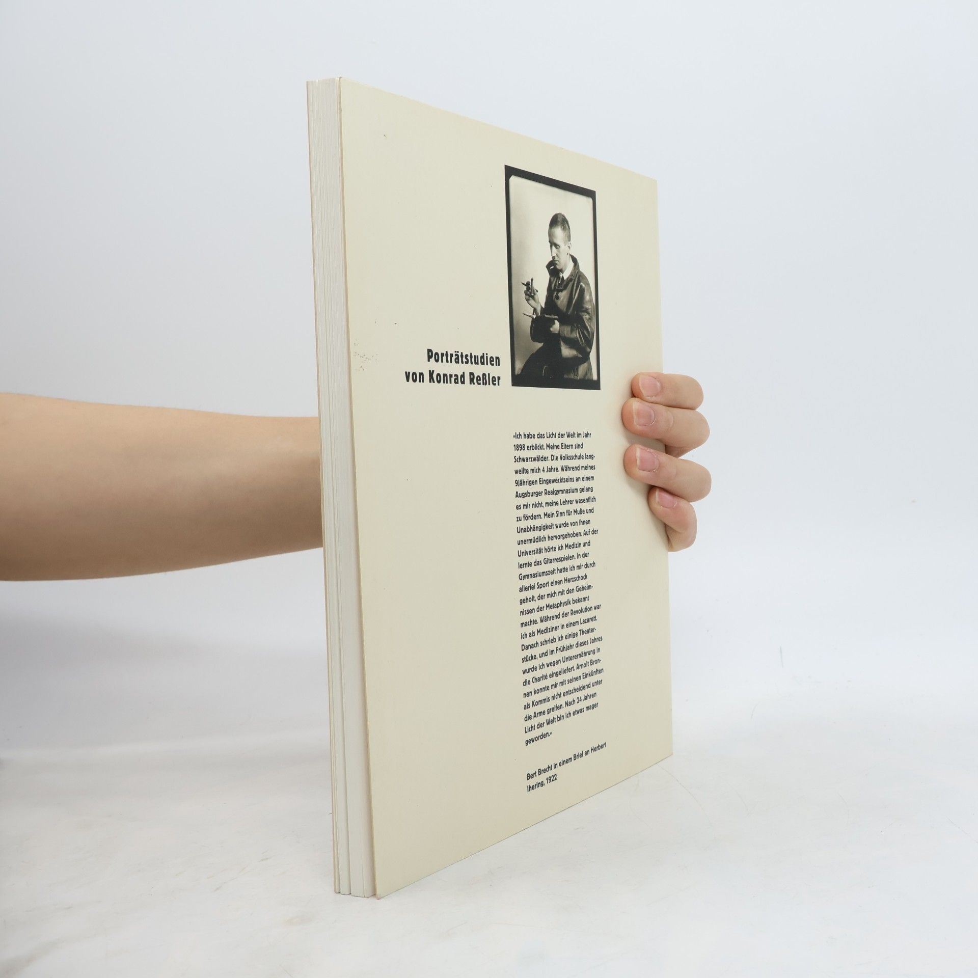 Collectif d'auteurs Bertolt Brecht beim Photographen
