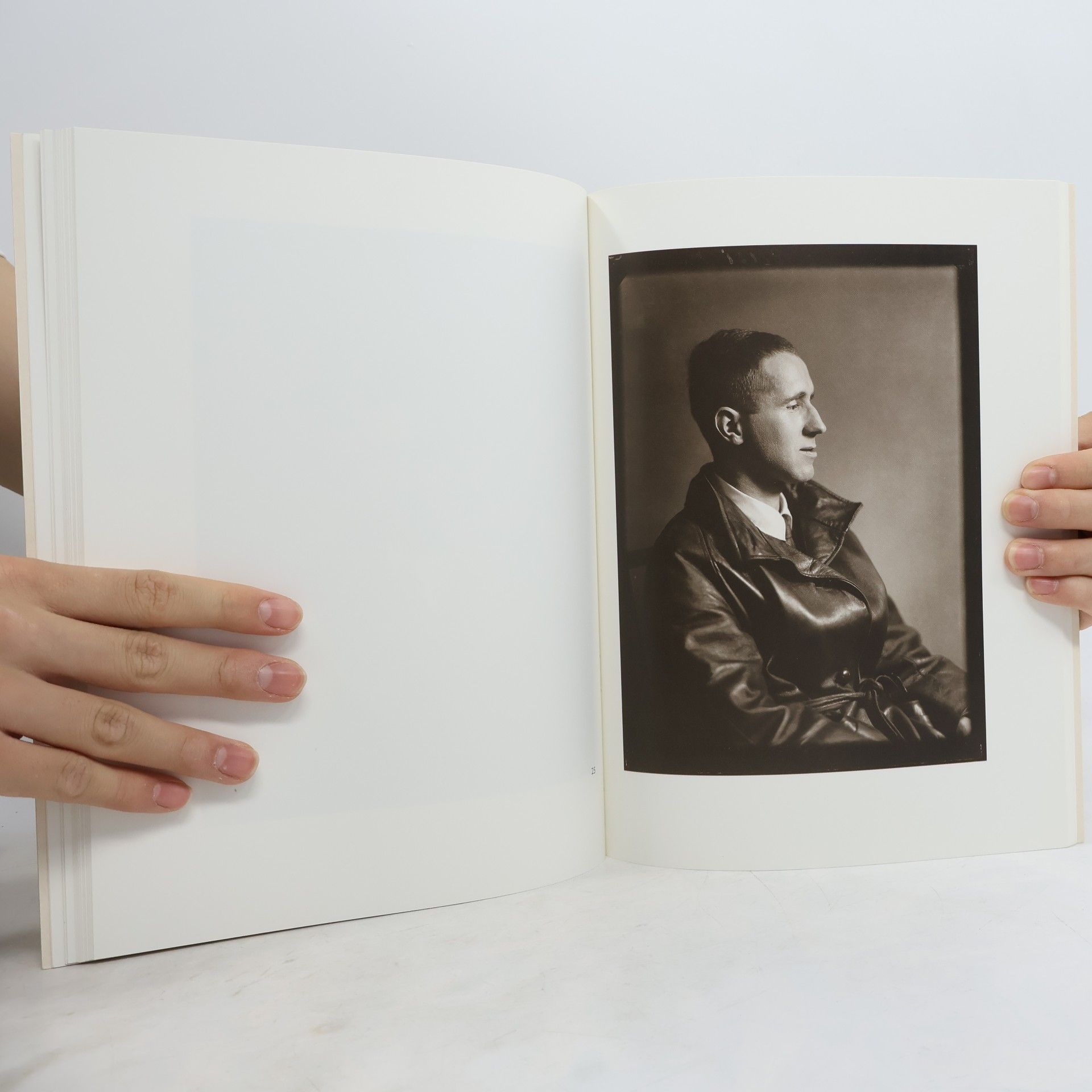 Collectif d'auteurs Bertolt Brecht beim Photographen