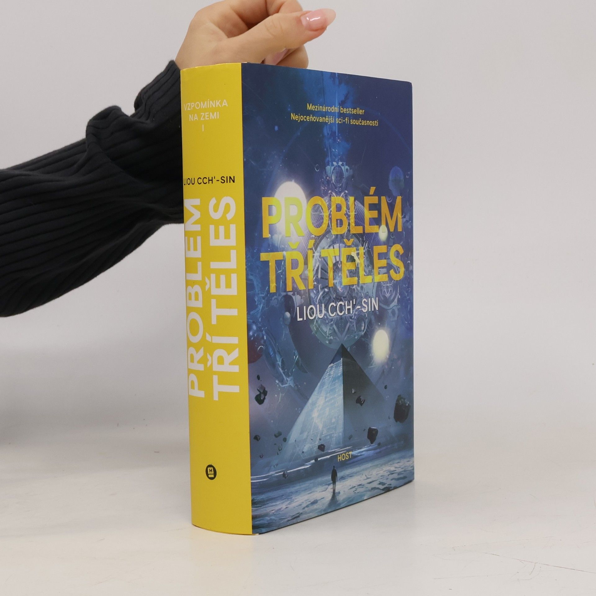 Problém tří těles