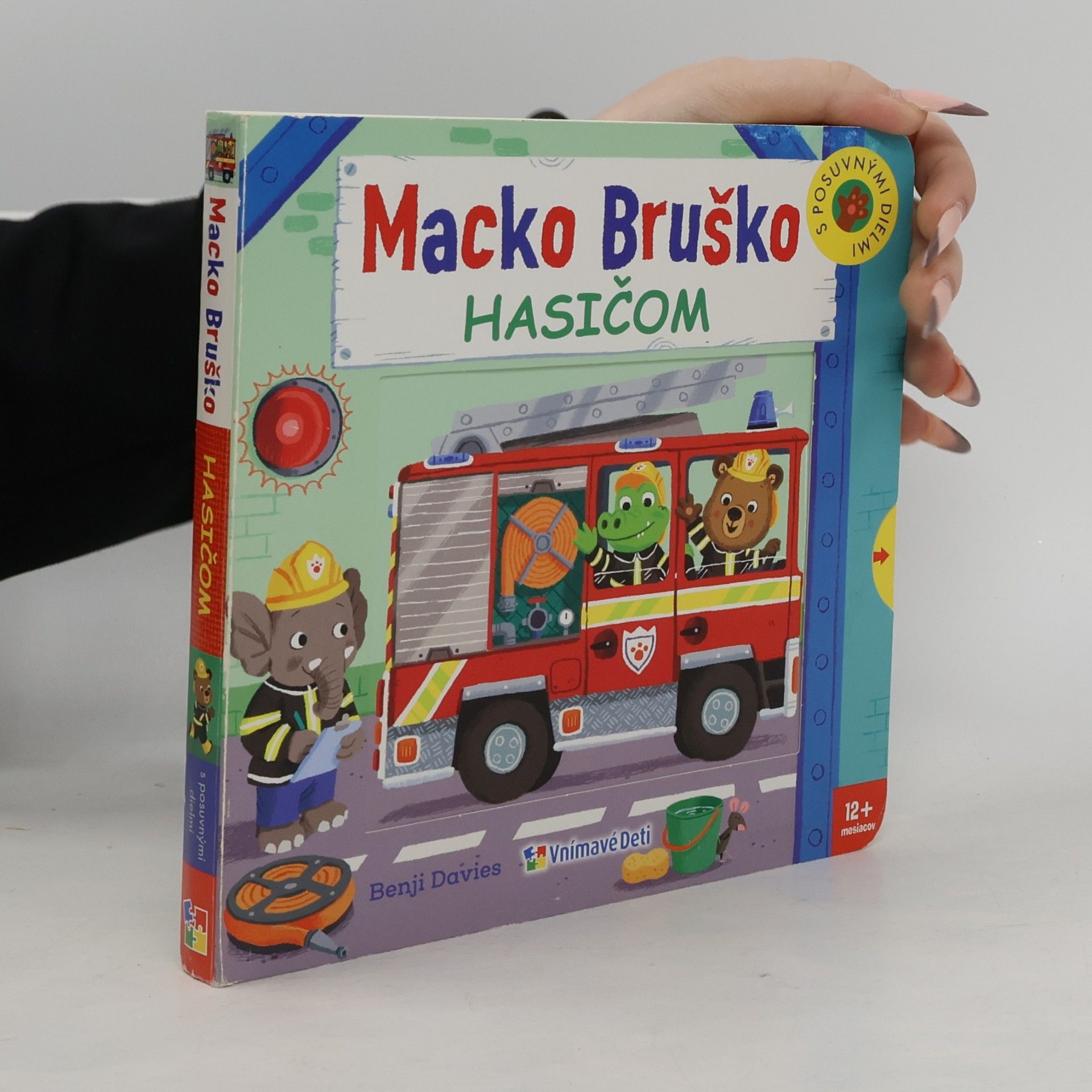 Macko Bruško hasičom