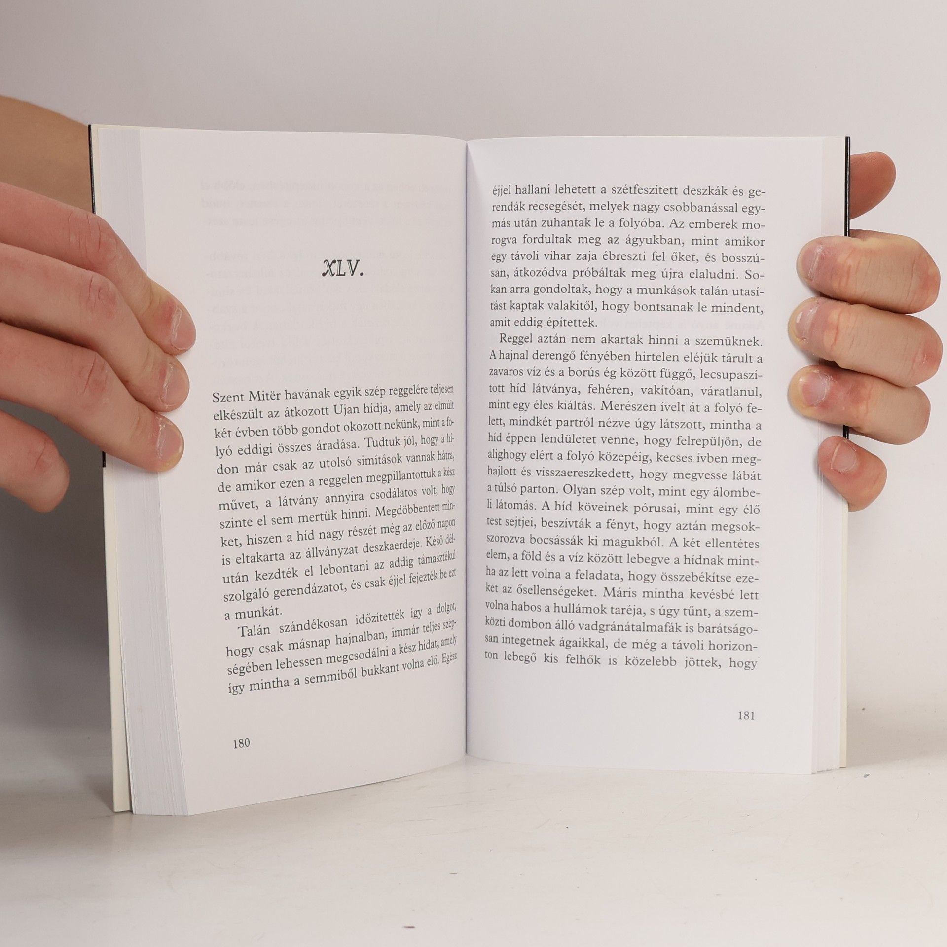 Ismail Kadare A háromlyukú híd