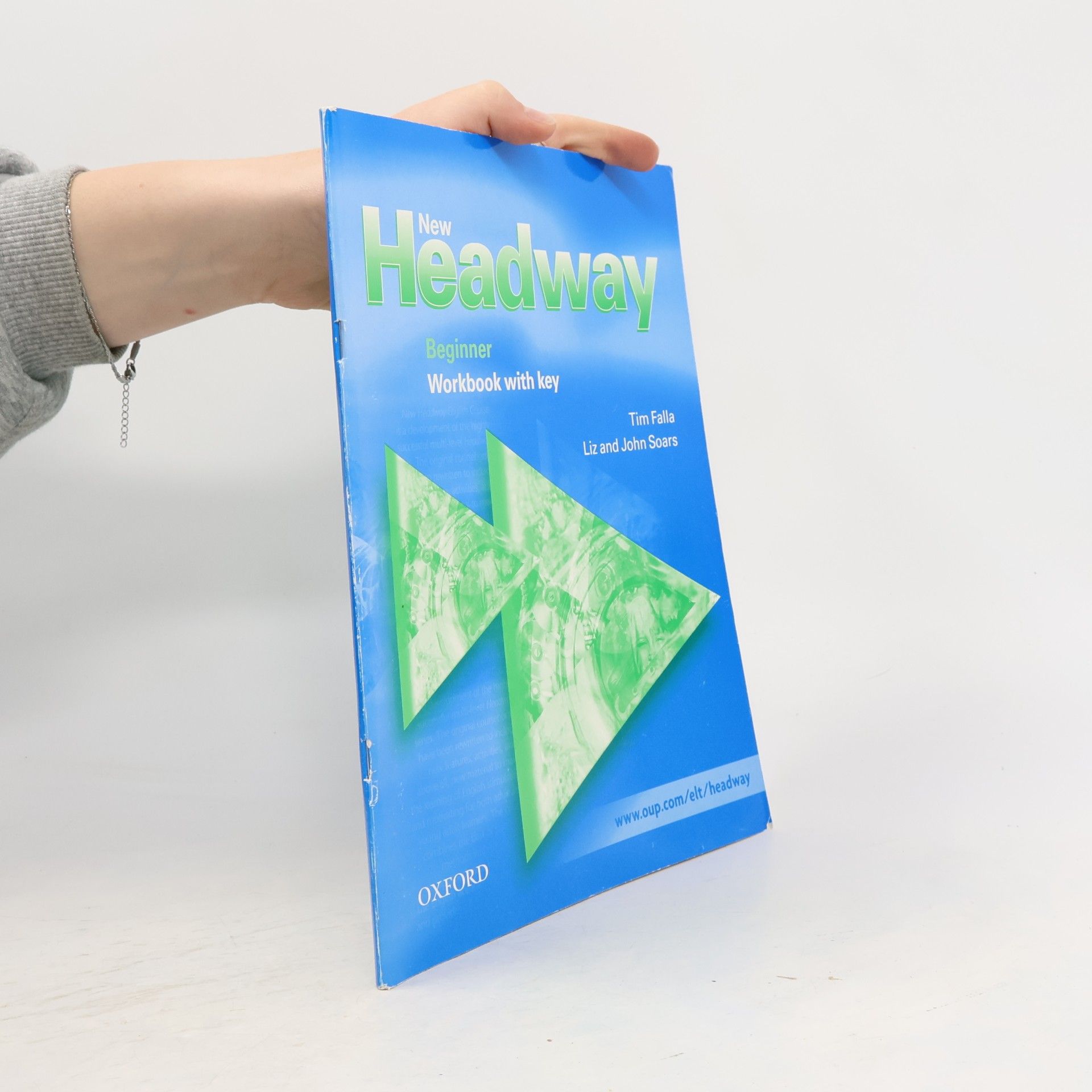 New Headway English course. Beginner workbook with key