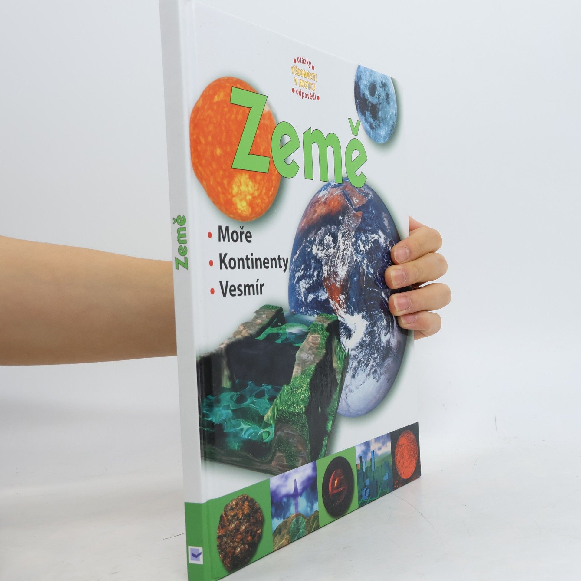 Kolektiv autorů Země. Moře, kontinenty, vesmír