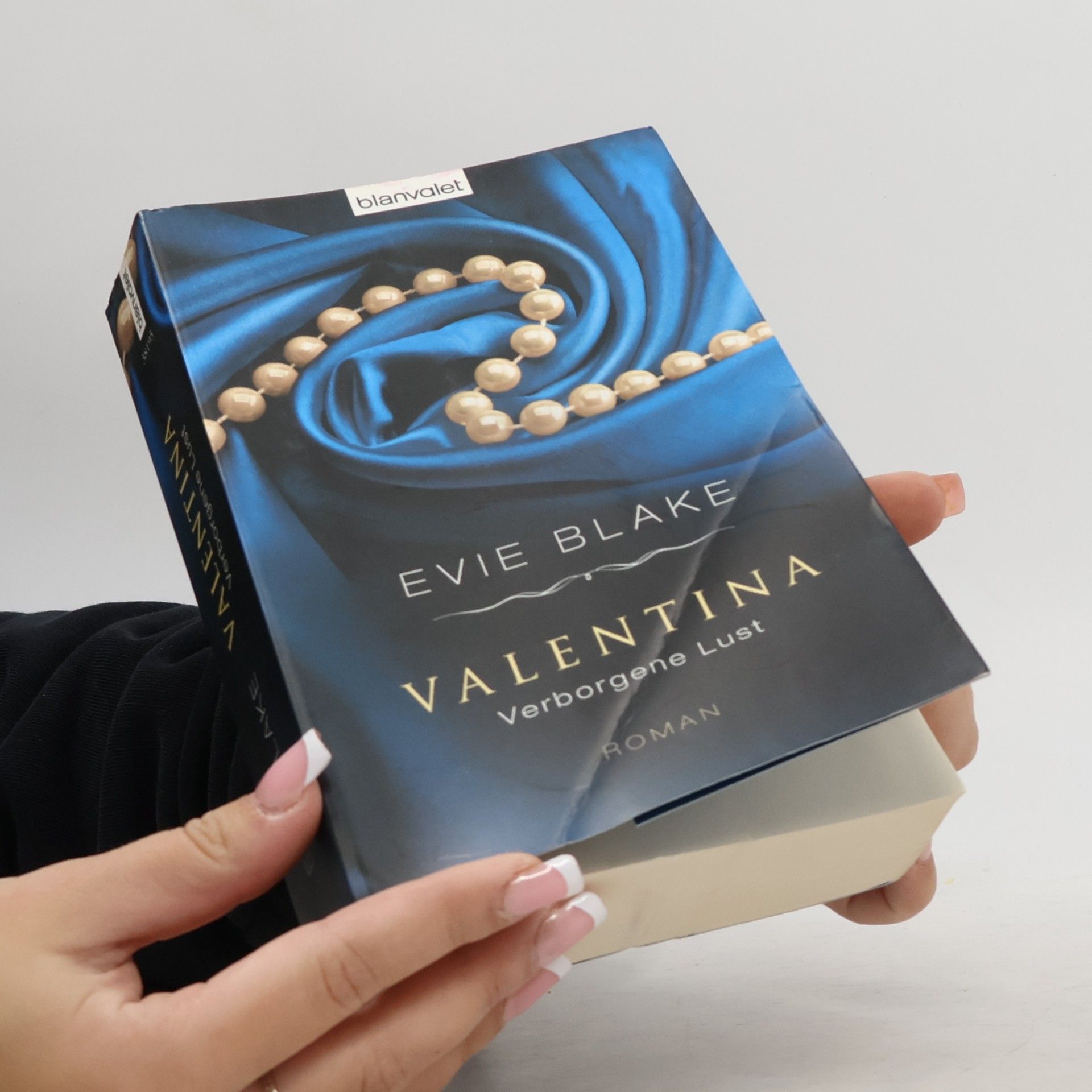 Evie Blake Valentina 2
