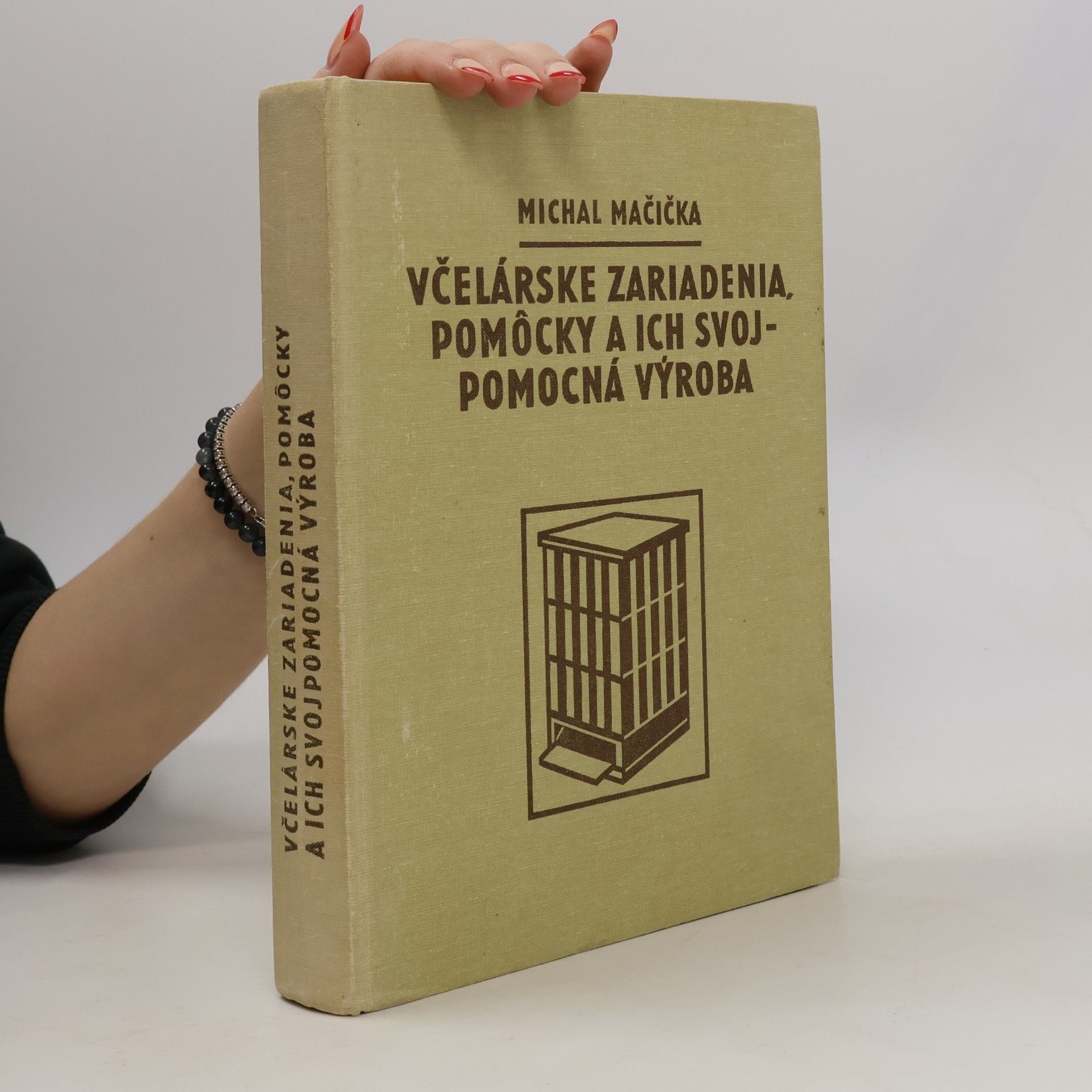 Michal Mačička Včelárske zariadenia, pomôcky a ich svojpomocná výroba