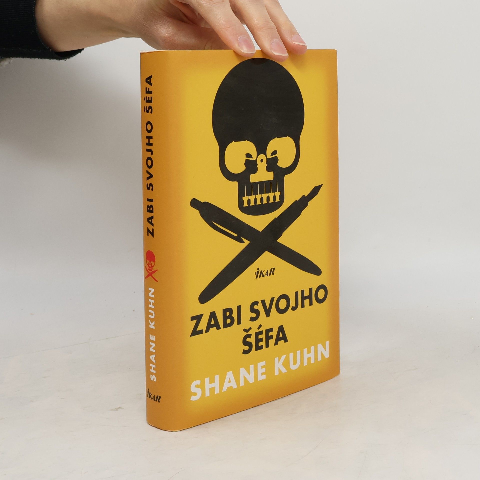 Shane Kuhn Zabi svojho šéfa