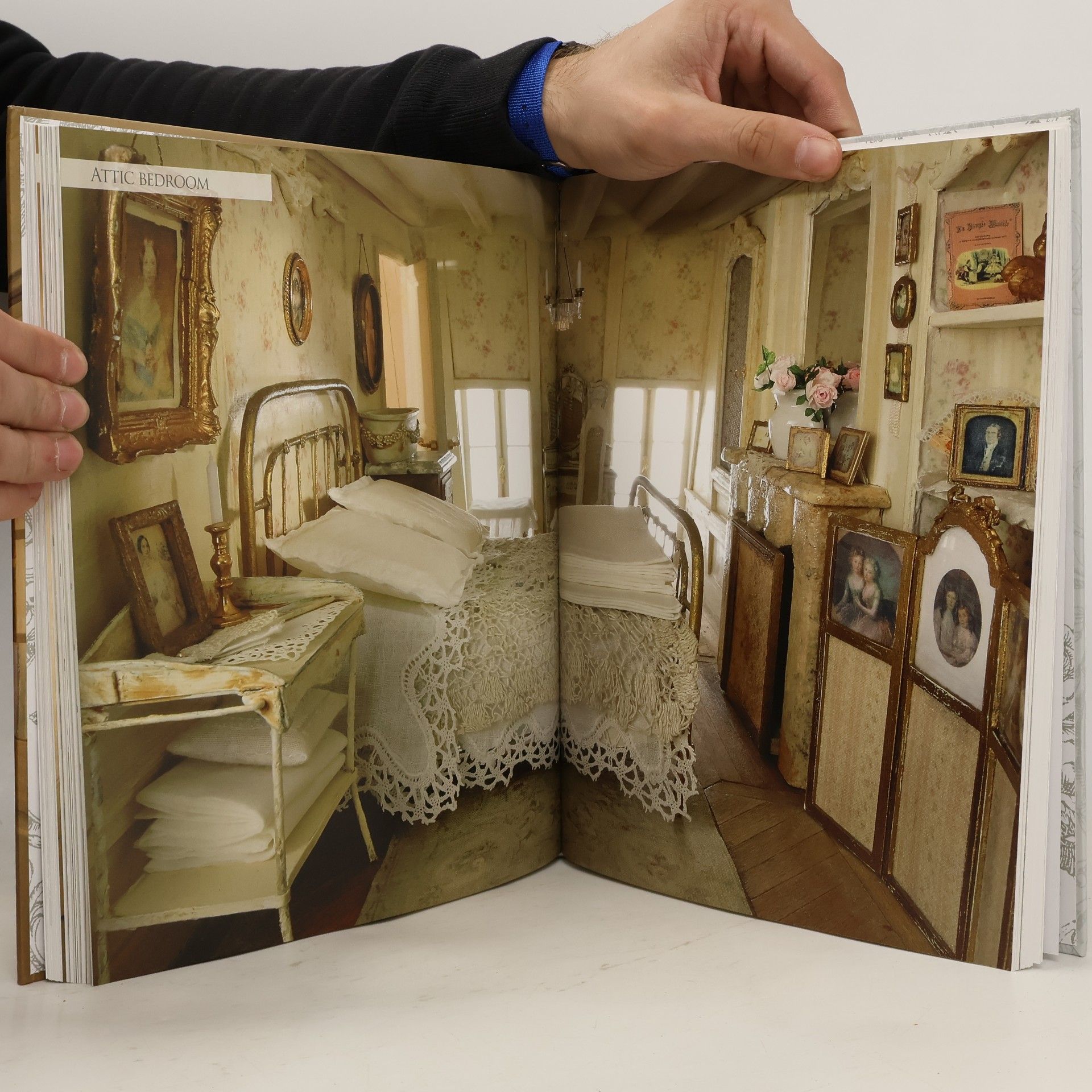 Christine-Léa Frisoni The Big Book of a Miniature House