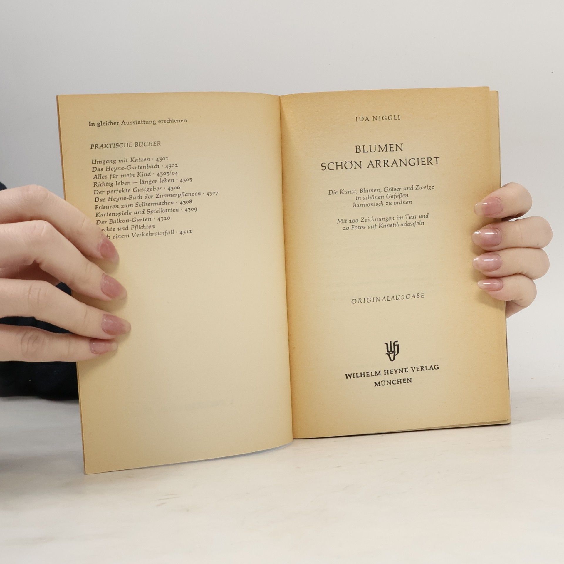 Autorenkollektiv Blumen schön arrangiert
