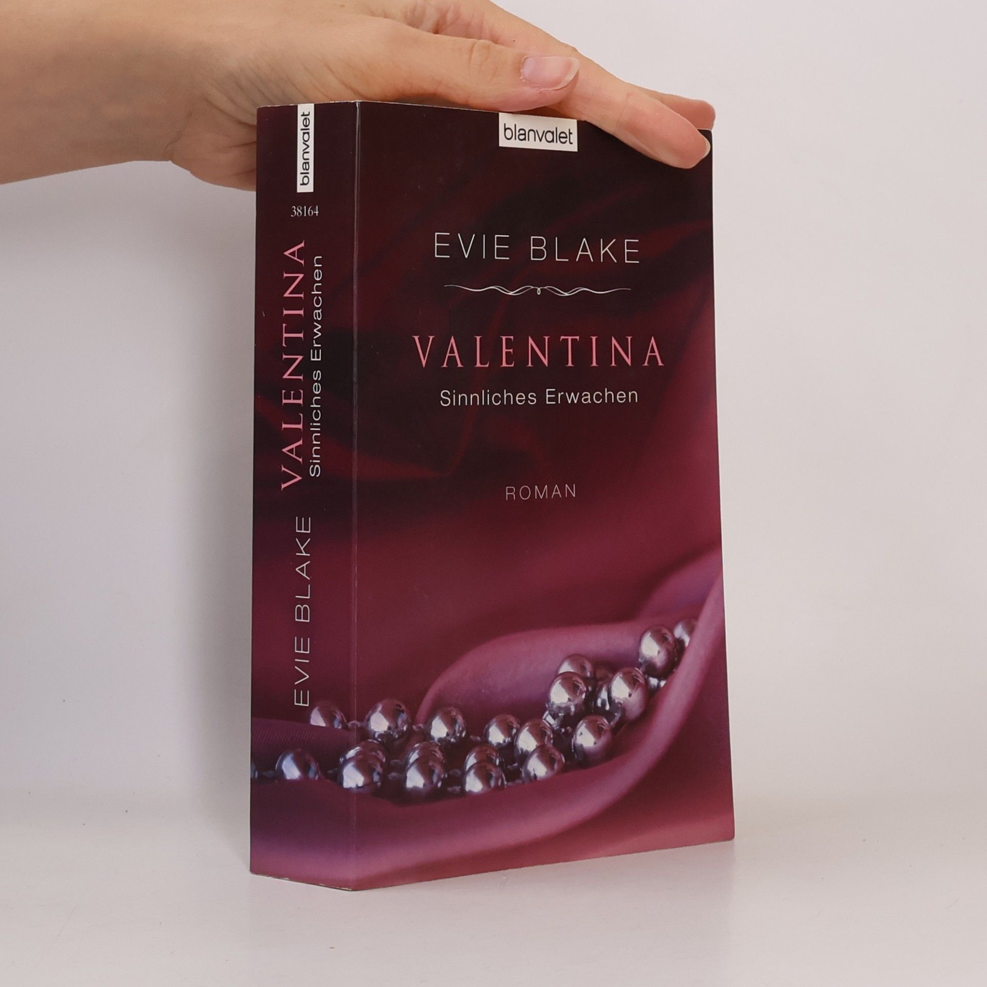 Evie Blake Valentina 1