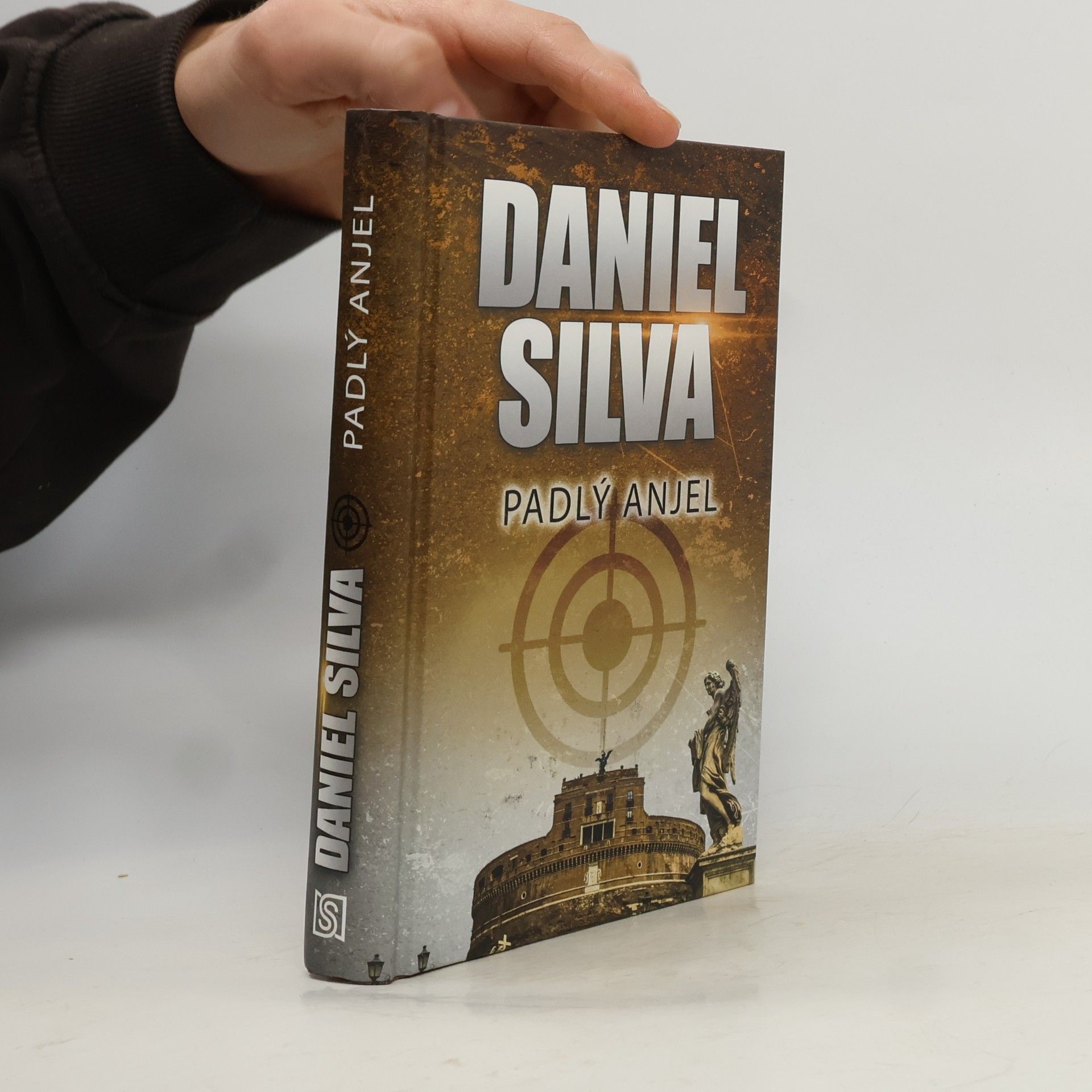 Daniel Silva Padlý anjel