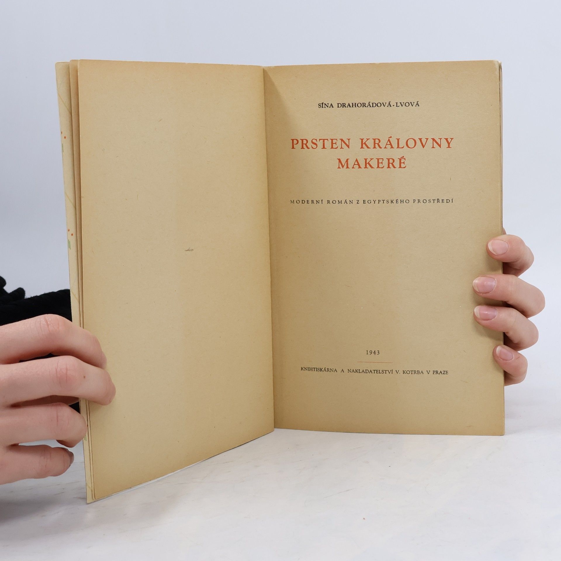Sína Drahorádová Lvová Prsten královny Makeré