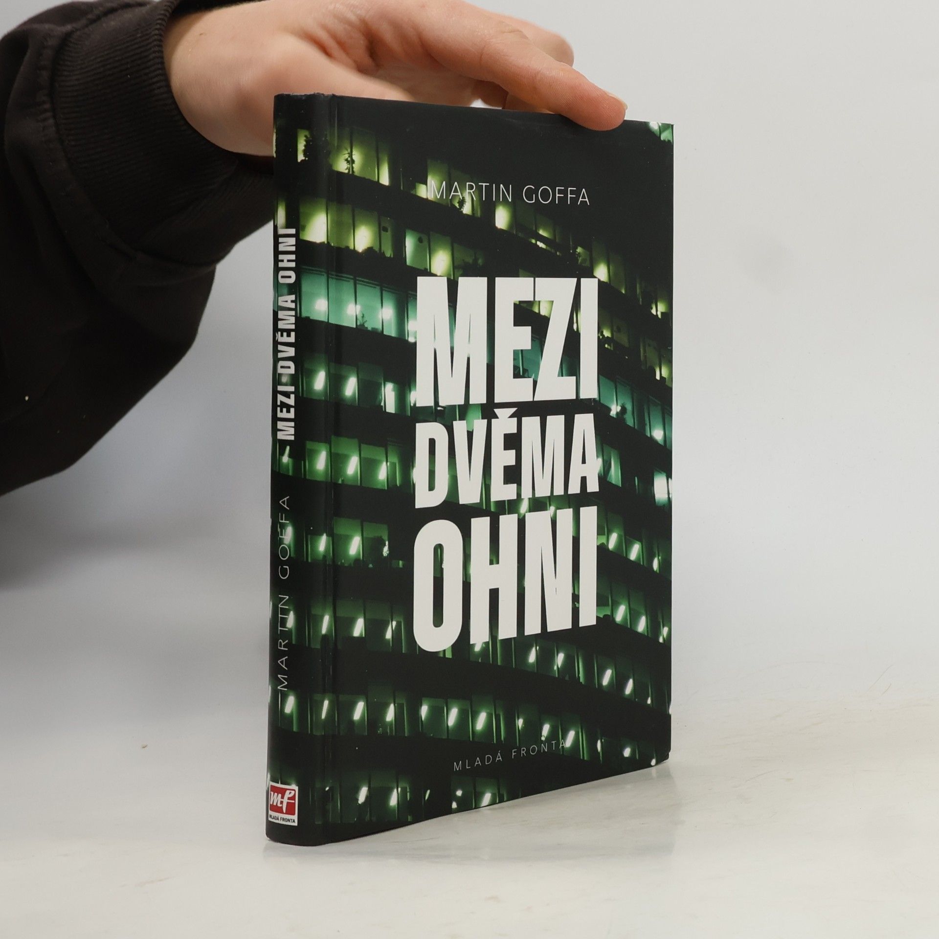 Mezi dvěma ohni