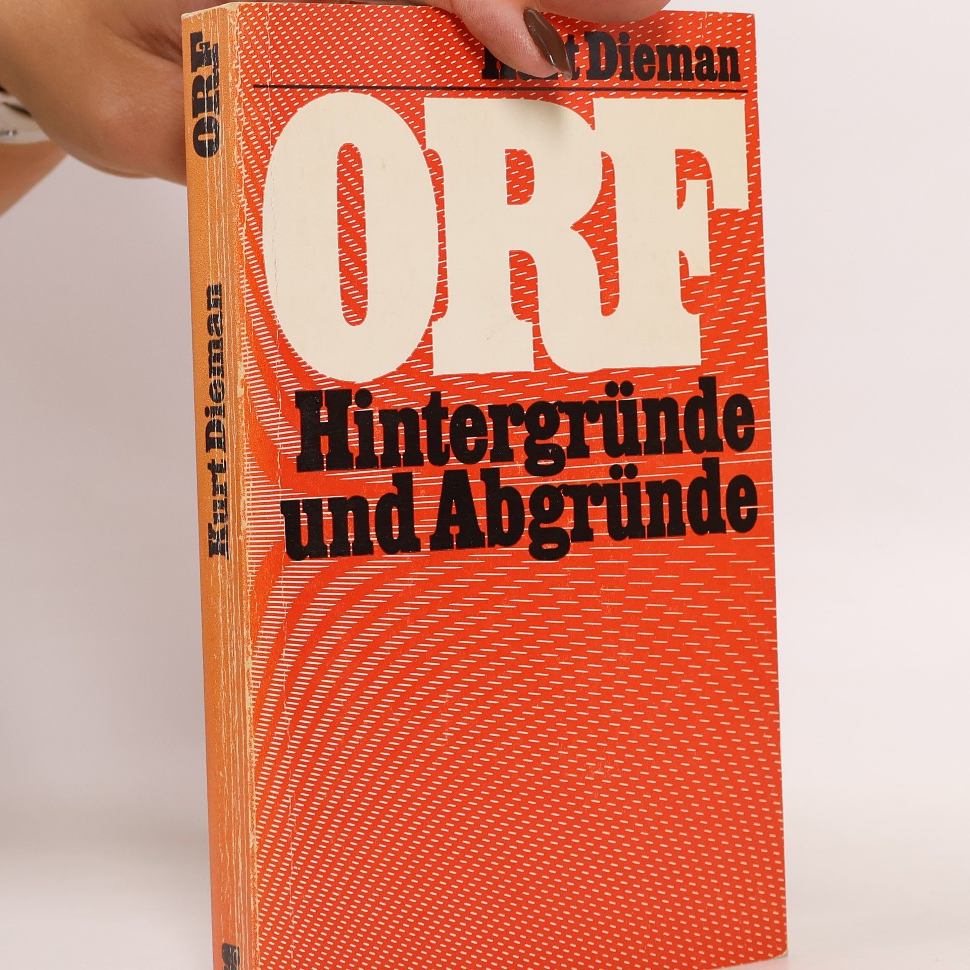 ORF, Hintergründe und Abgründe