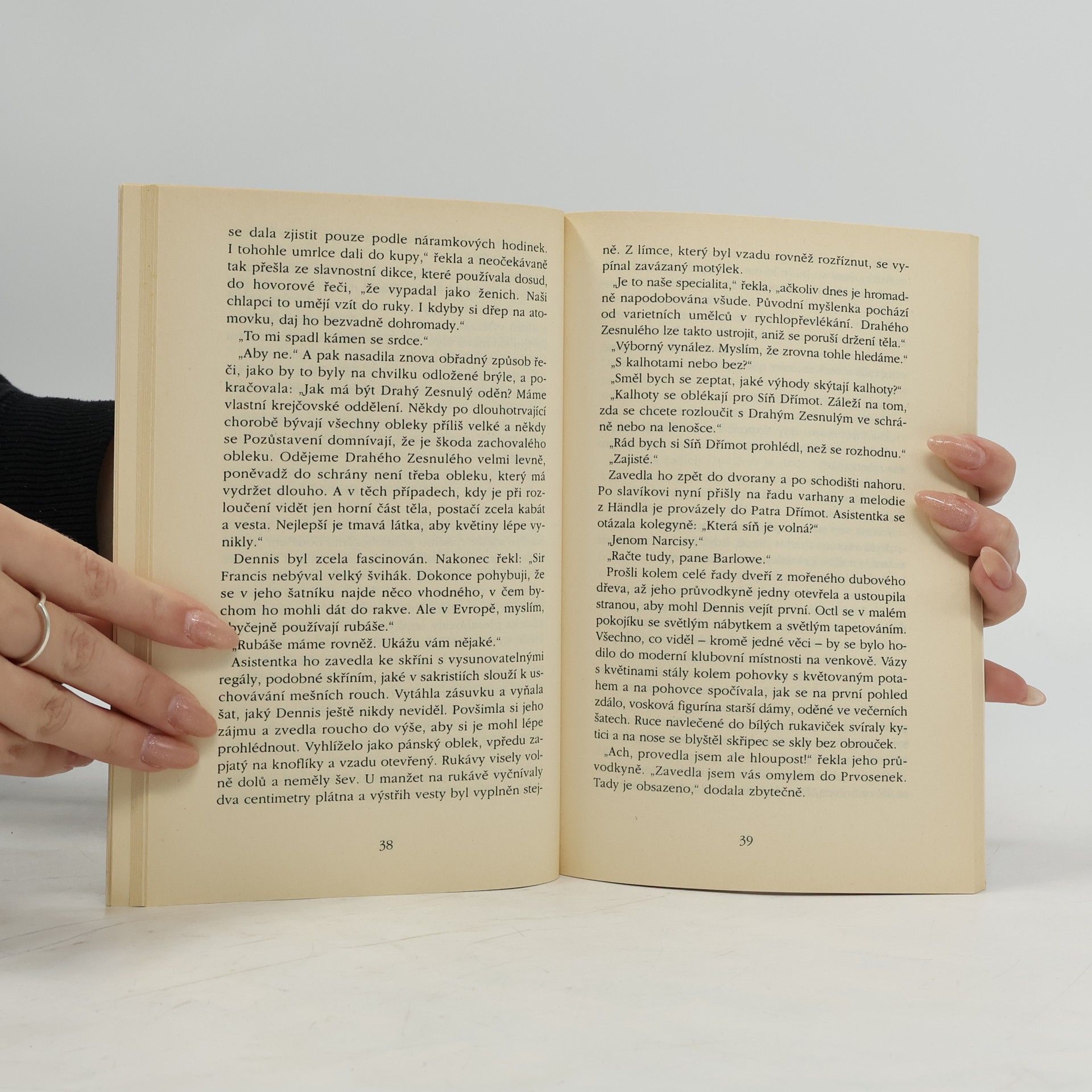 Evelyn Waugh Drazí zesnulí