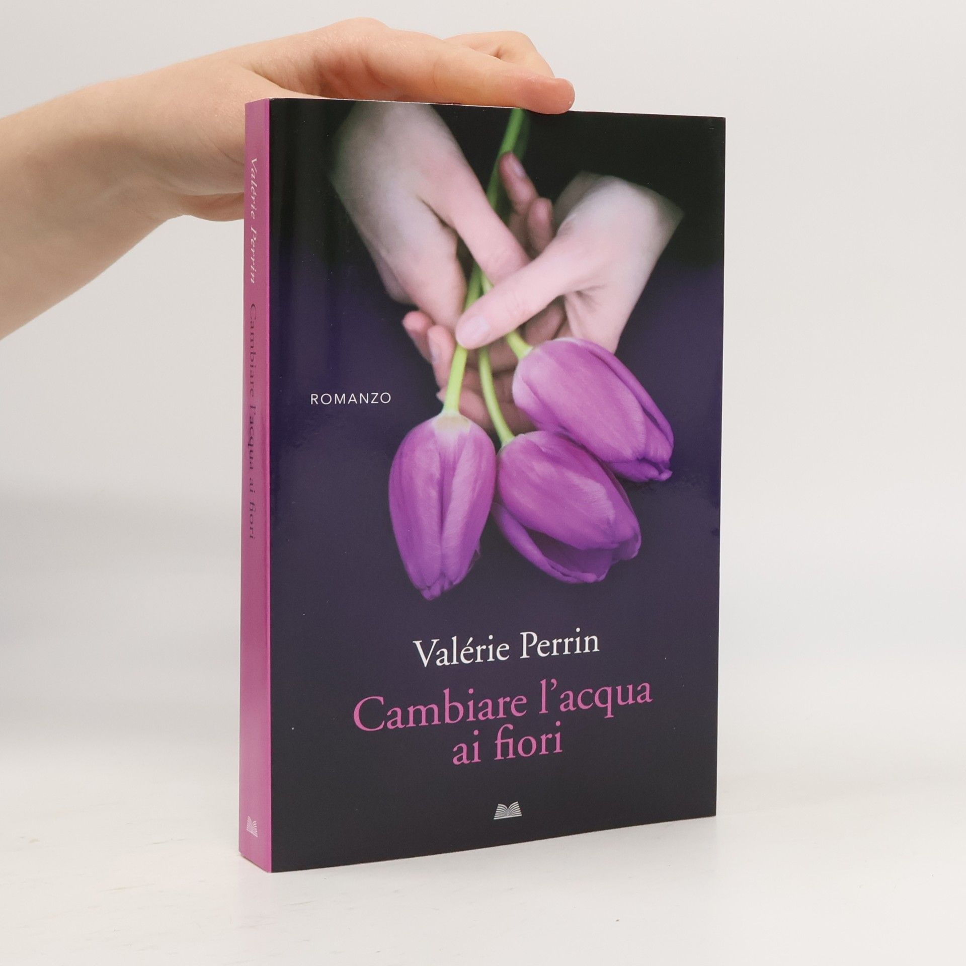 Cambiare l'acqua ai fiori