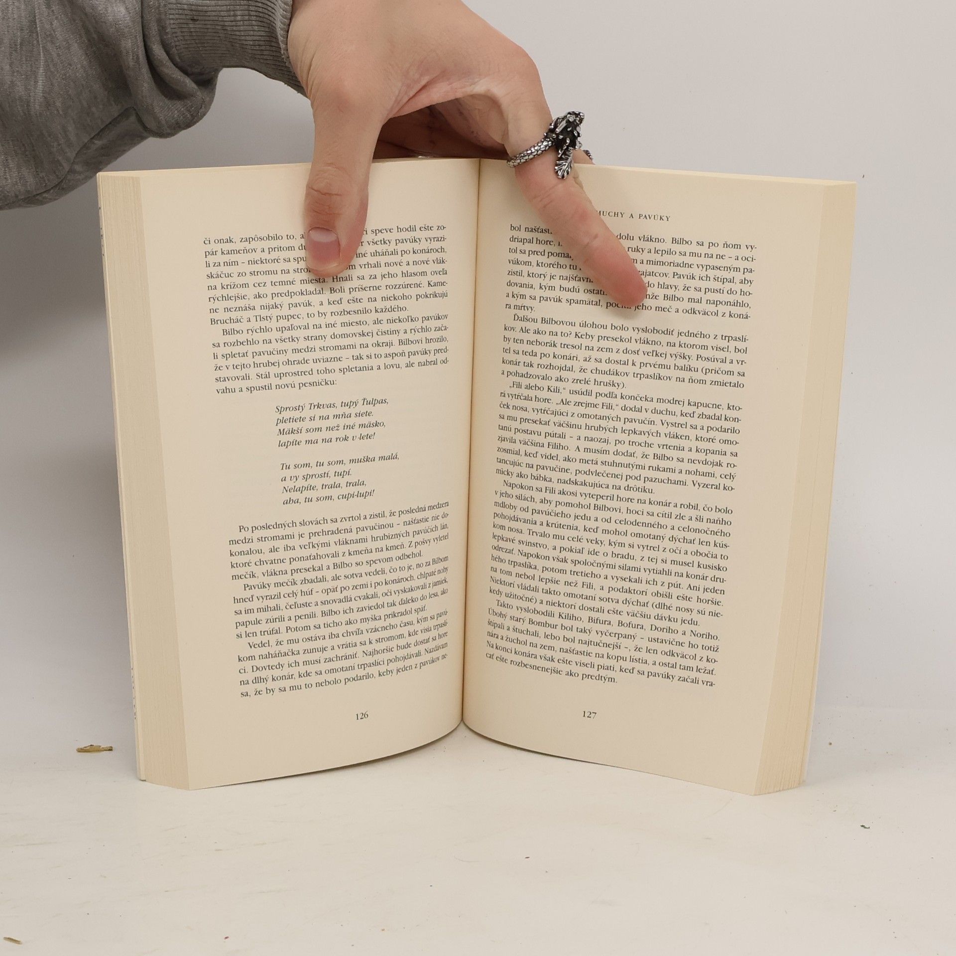 J. R. R. Tolkien Hobit (alebo Cesta tam a späť)