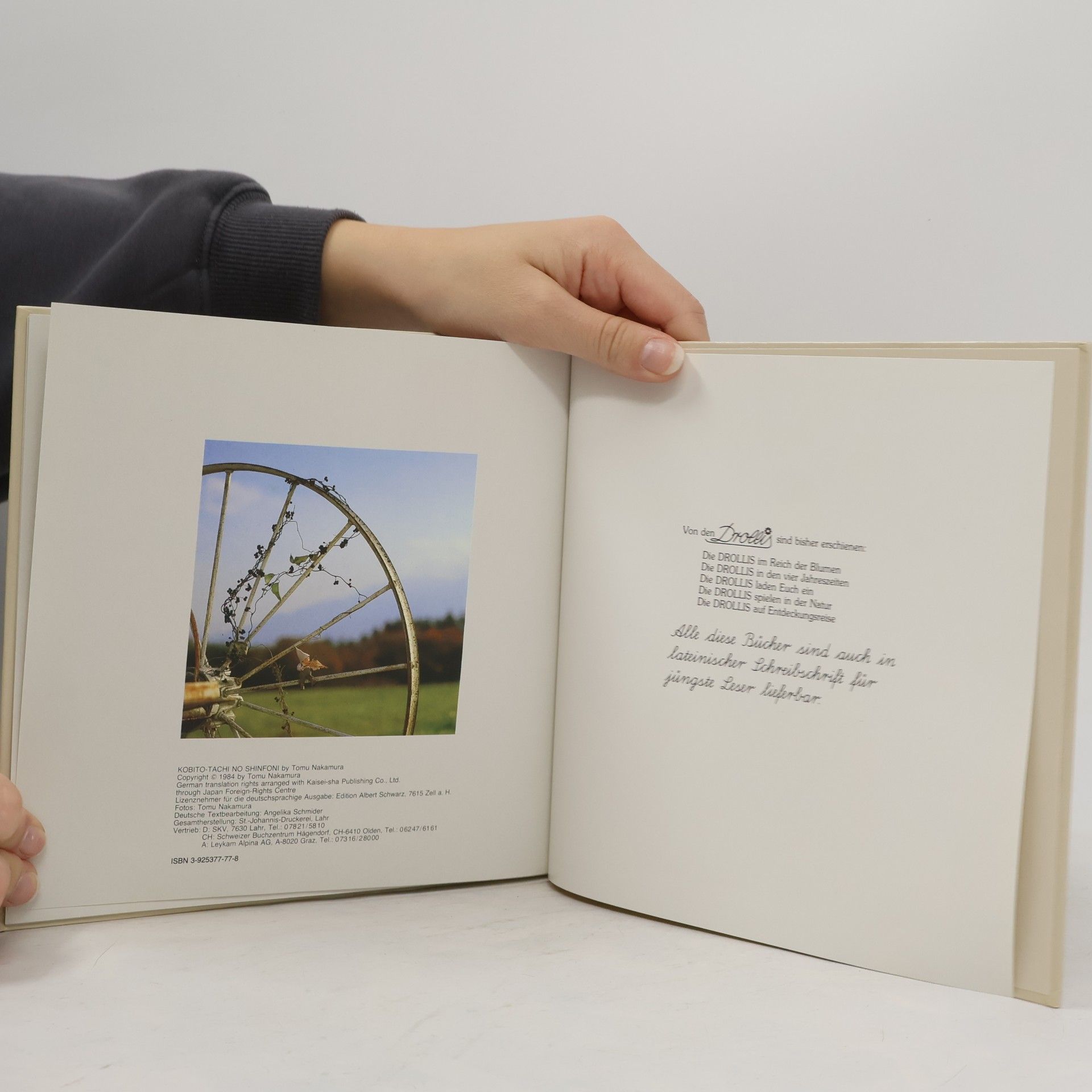 Nakamura Die Drollis spielen in der Natur. Druckschriftausgabe