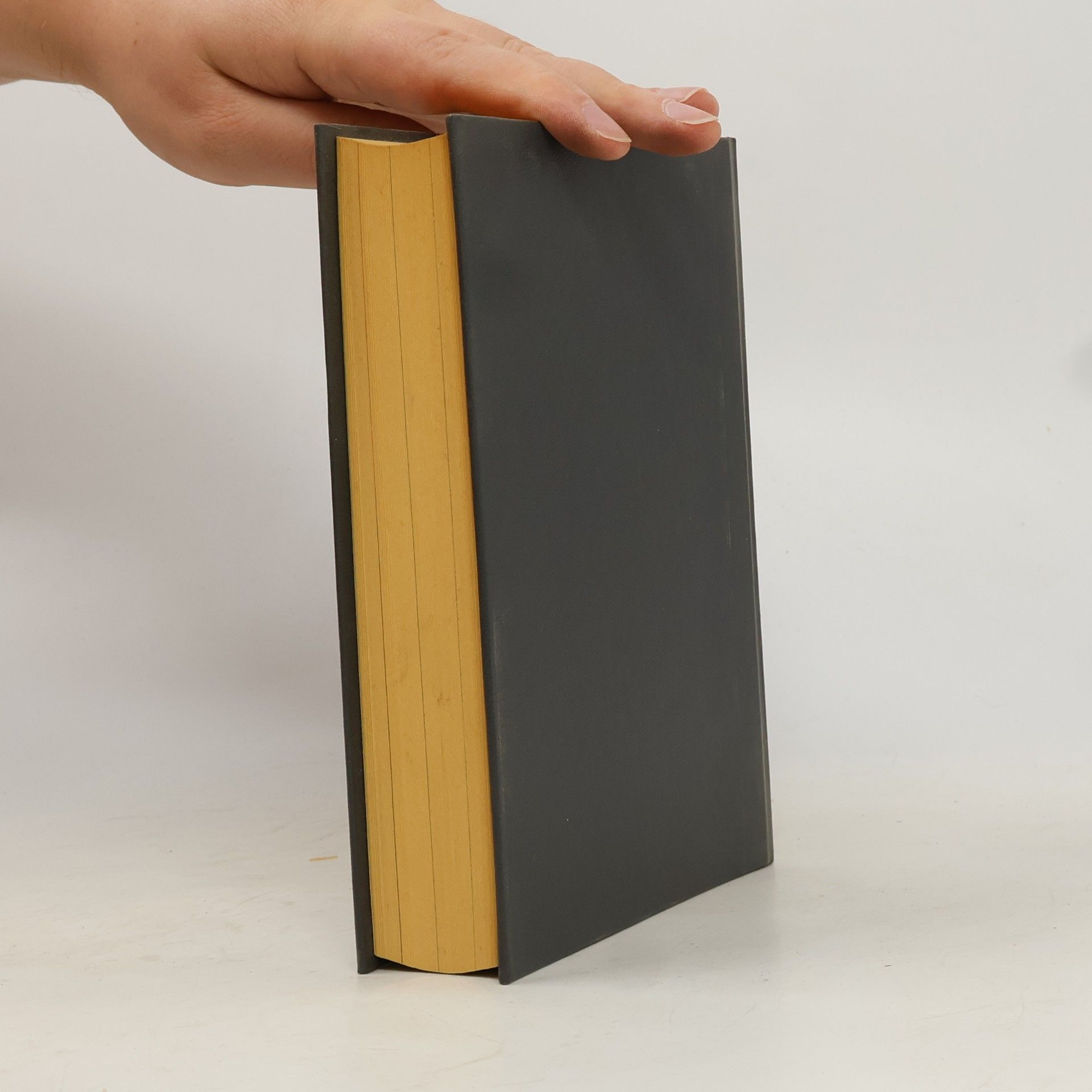 Sue Henry Reader's Digest Auswahlbücher. Wettlauf durch die Weisse Hölle. Das Haus der Donna. Khalid - Das Schwert Gottes. Das Glück ist mollig