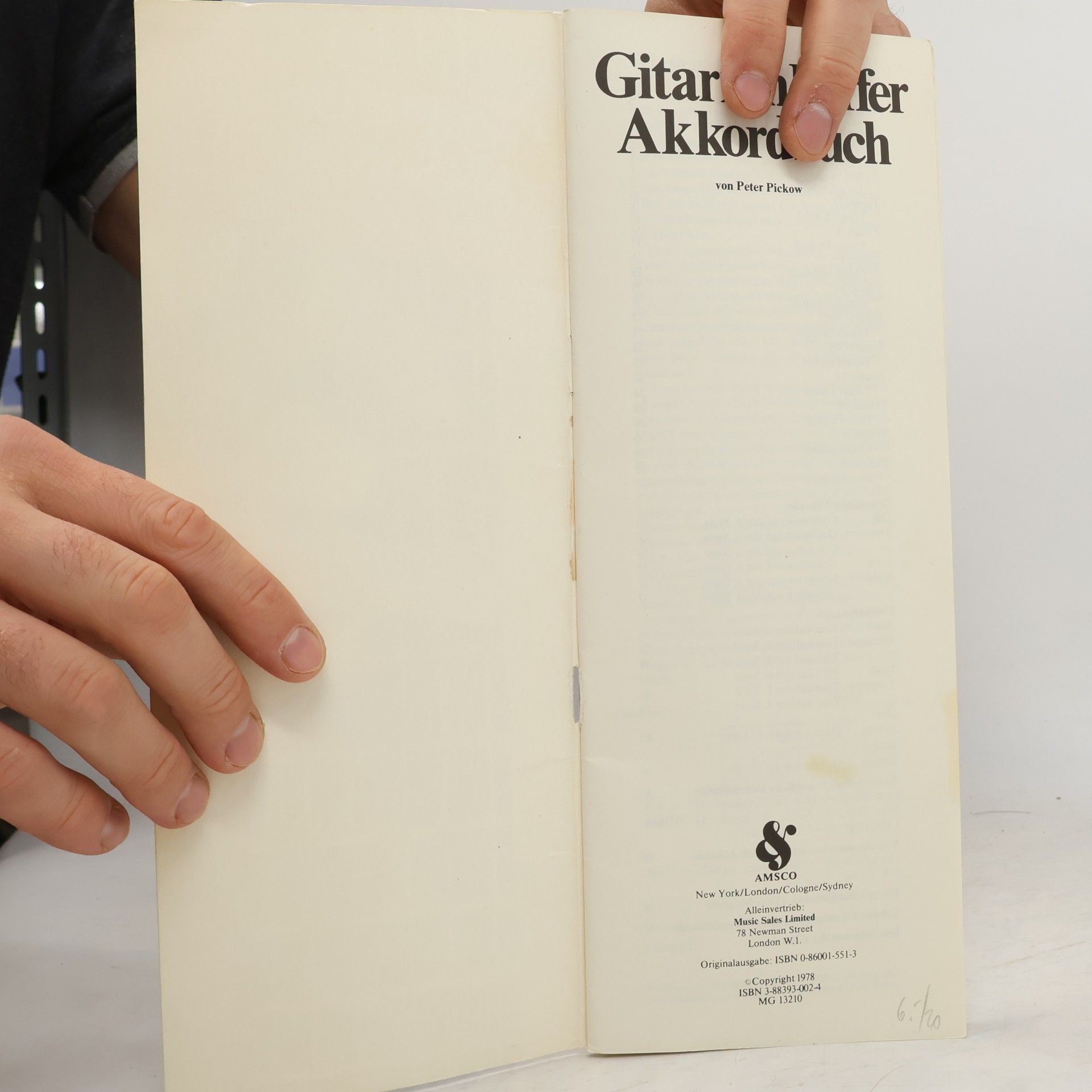 Peter Pickow Gitarrenkoffer Akkordbuch