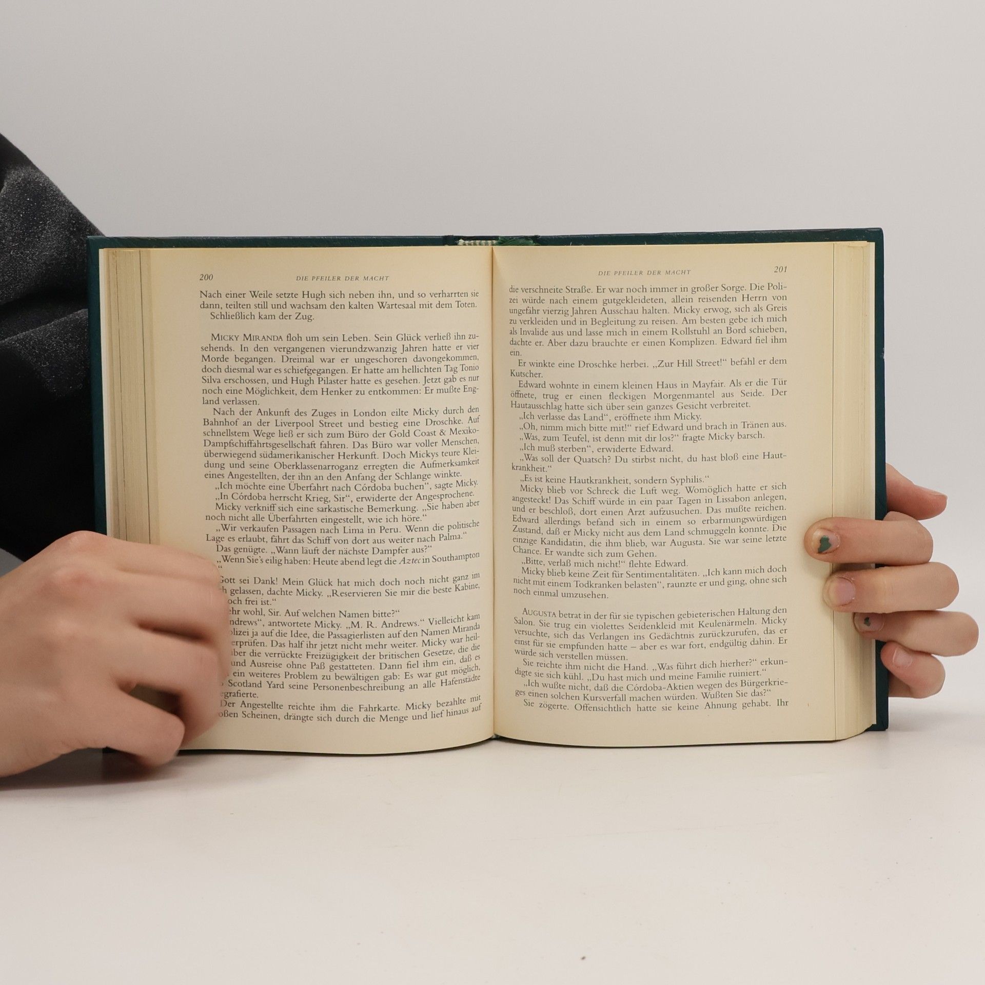 Ken Follett Reader's Digest Auswahlbücher. Die Pfeiler der Macht. Schau dich nicht um. Wolfstage. Virusjagd