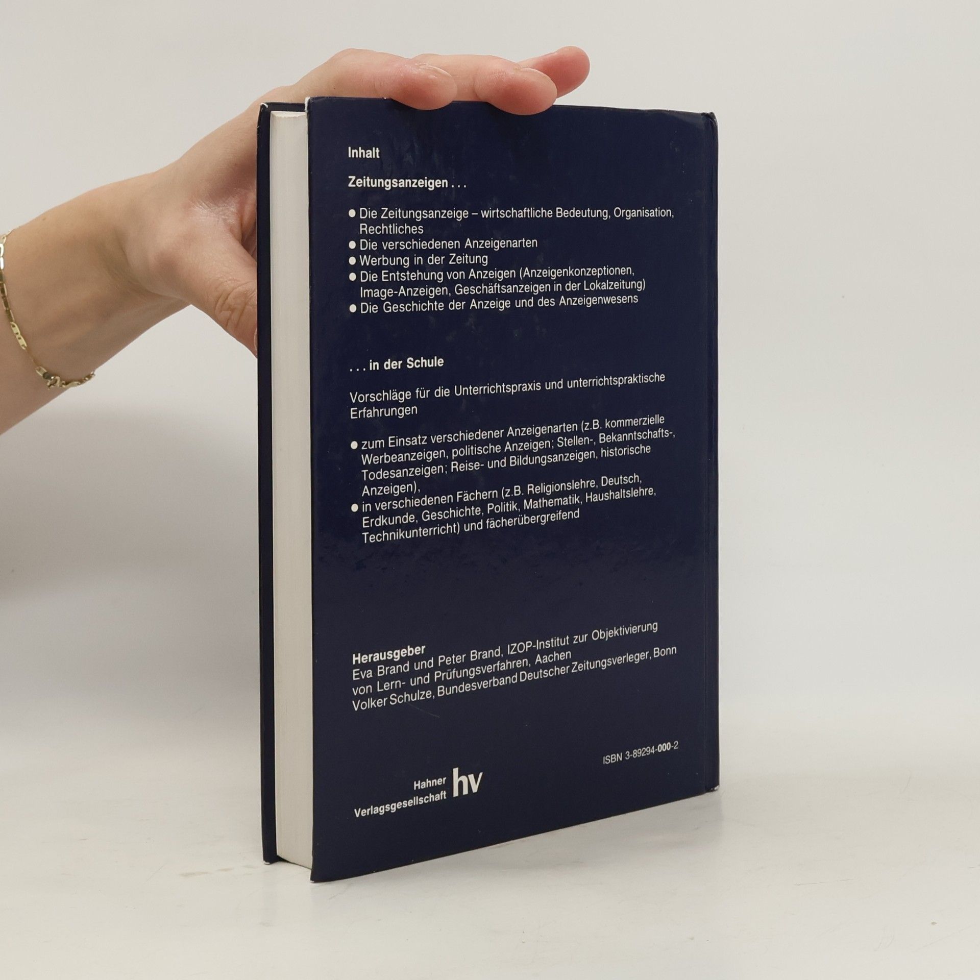 Medienkundliches Handbuch