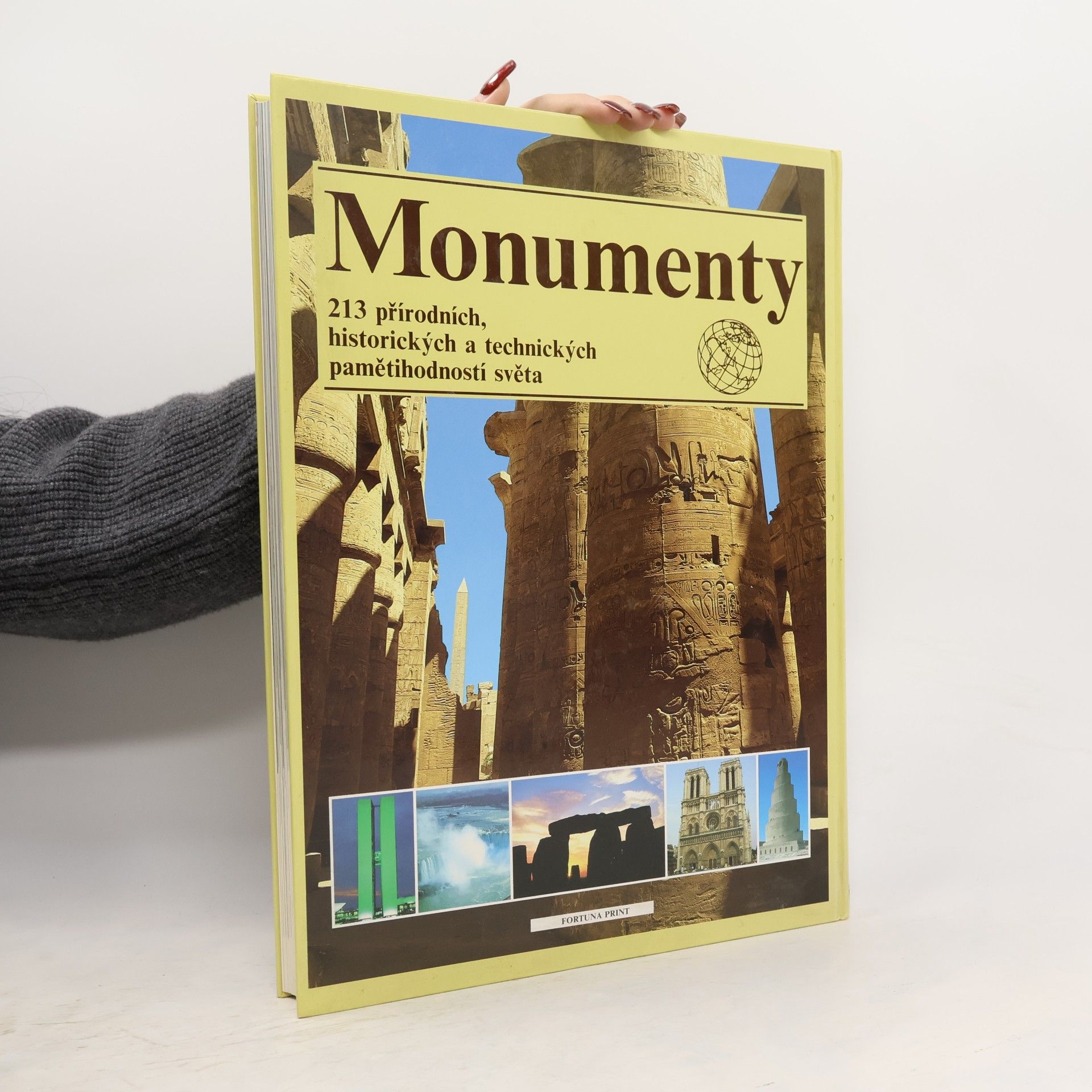 Autorenkollektiv Monumenty