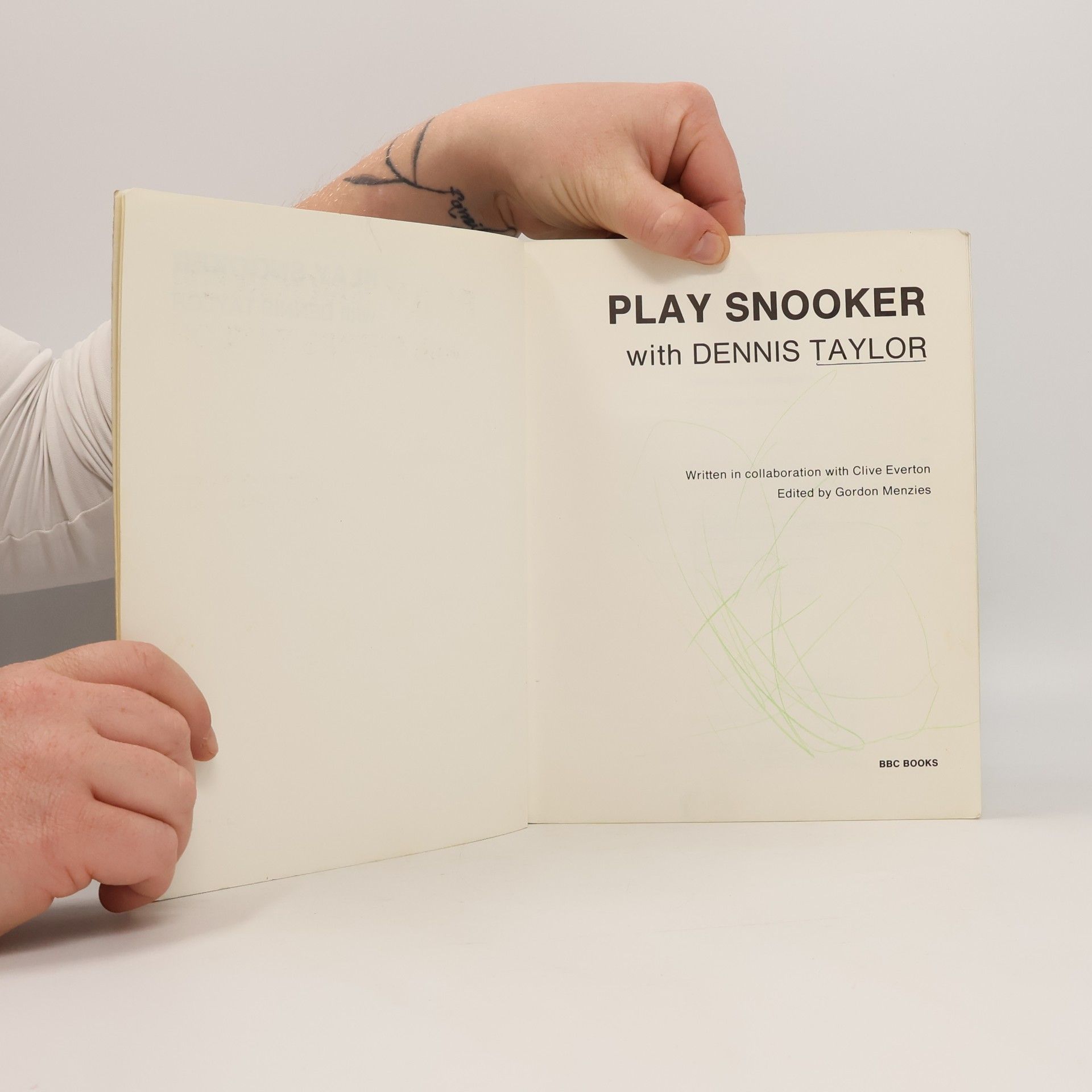 Dennis Taylor Play Snooker