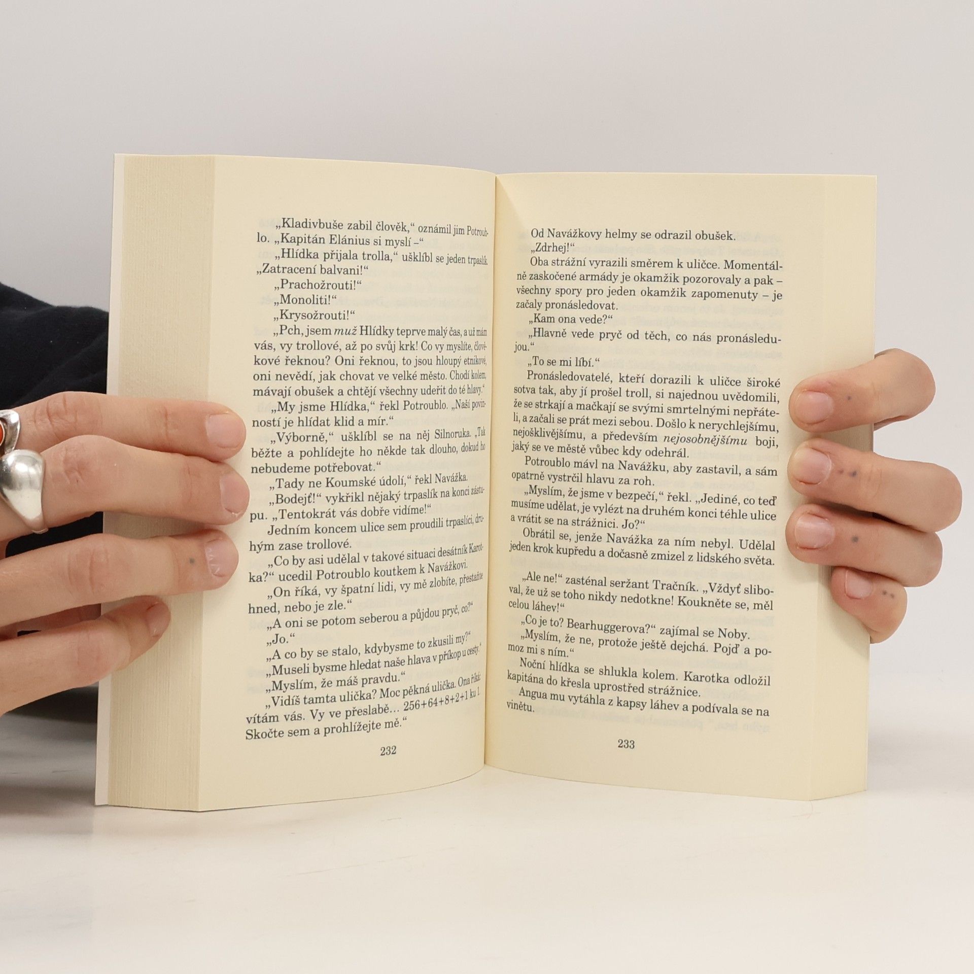 Terry Pratchett Muži ve zbrani