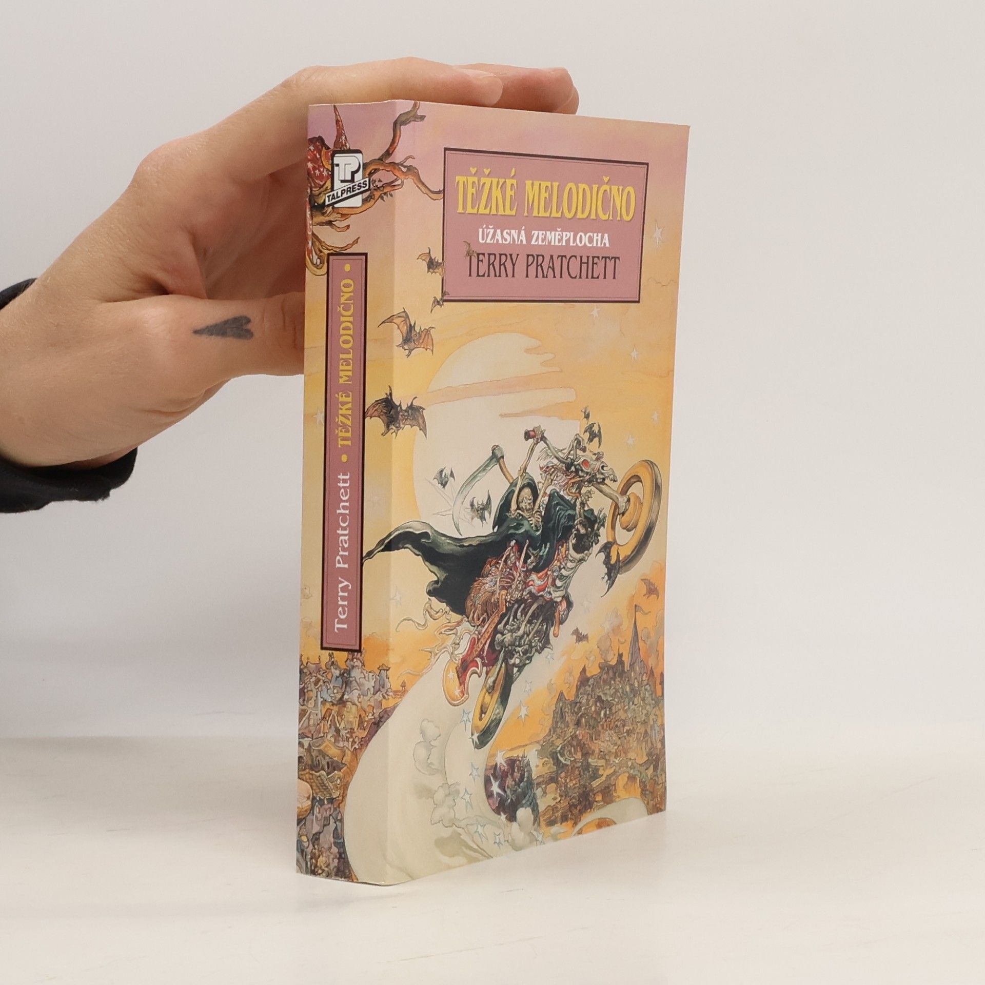Terry Pratchett Těžké melodično