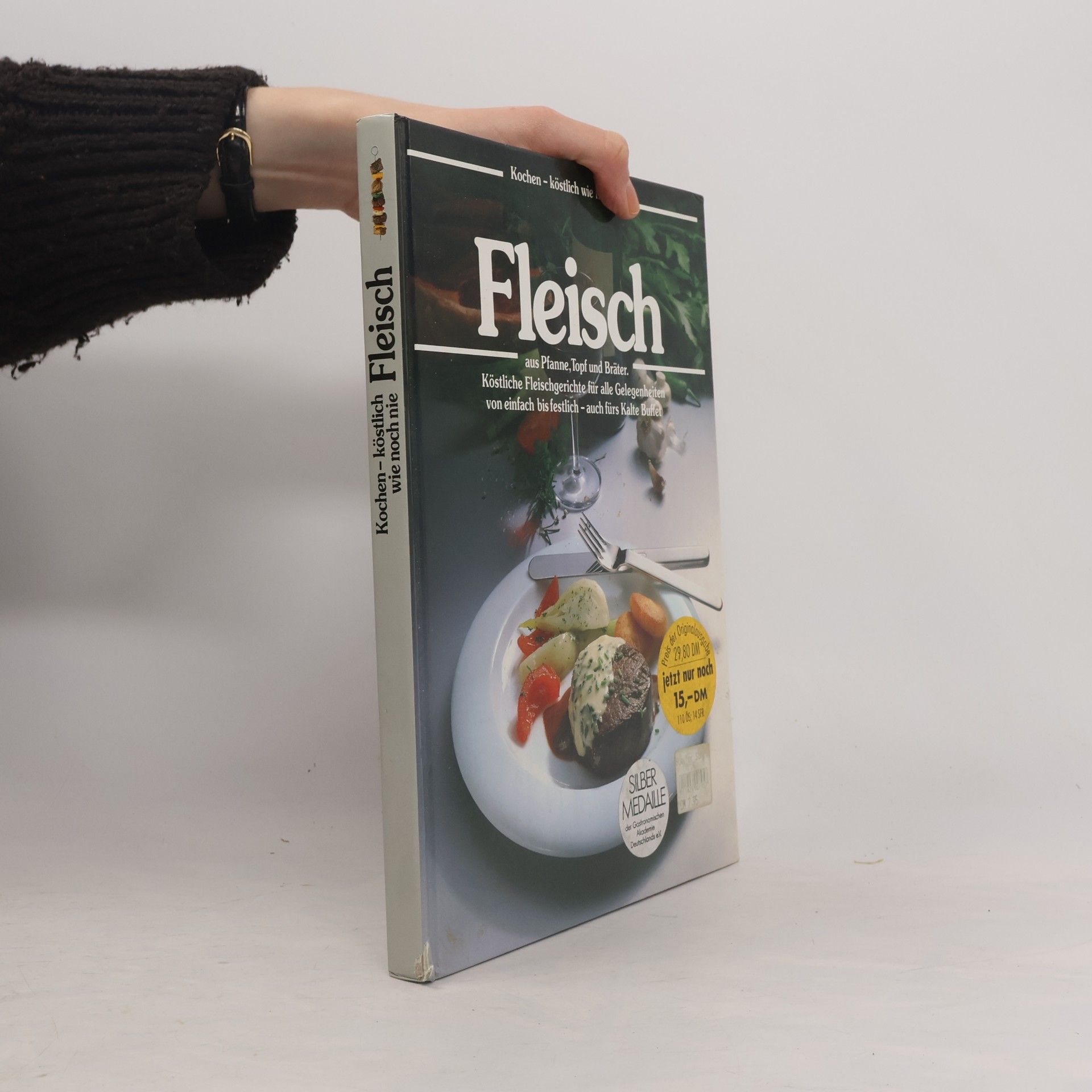 Fleisch aus Pfanne, Topf und Bräter.