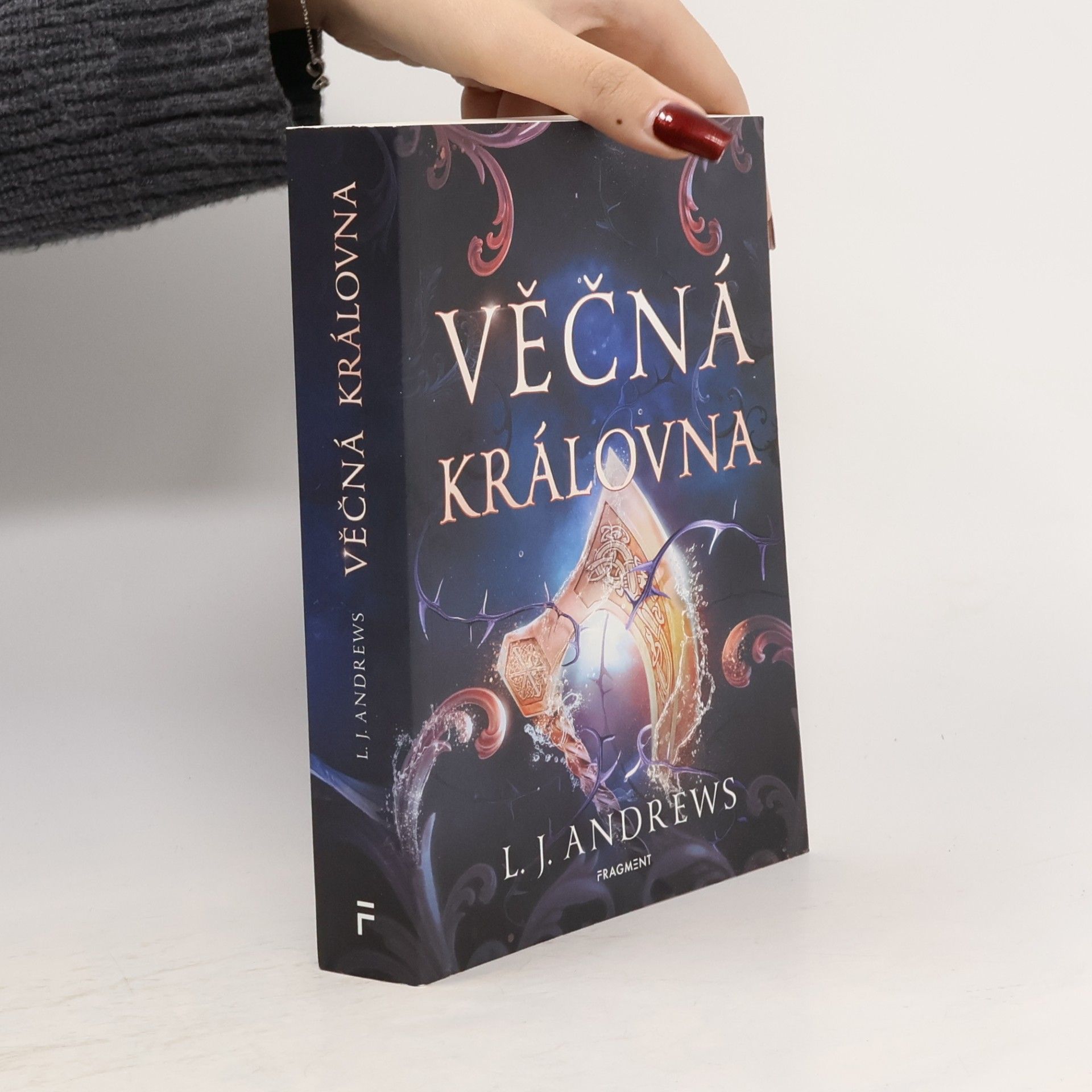 L. J. Andrews Věčná královna