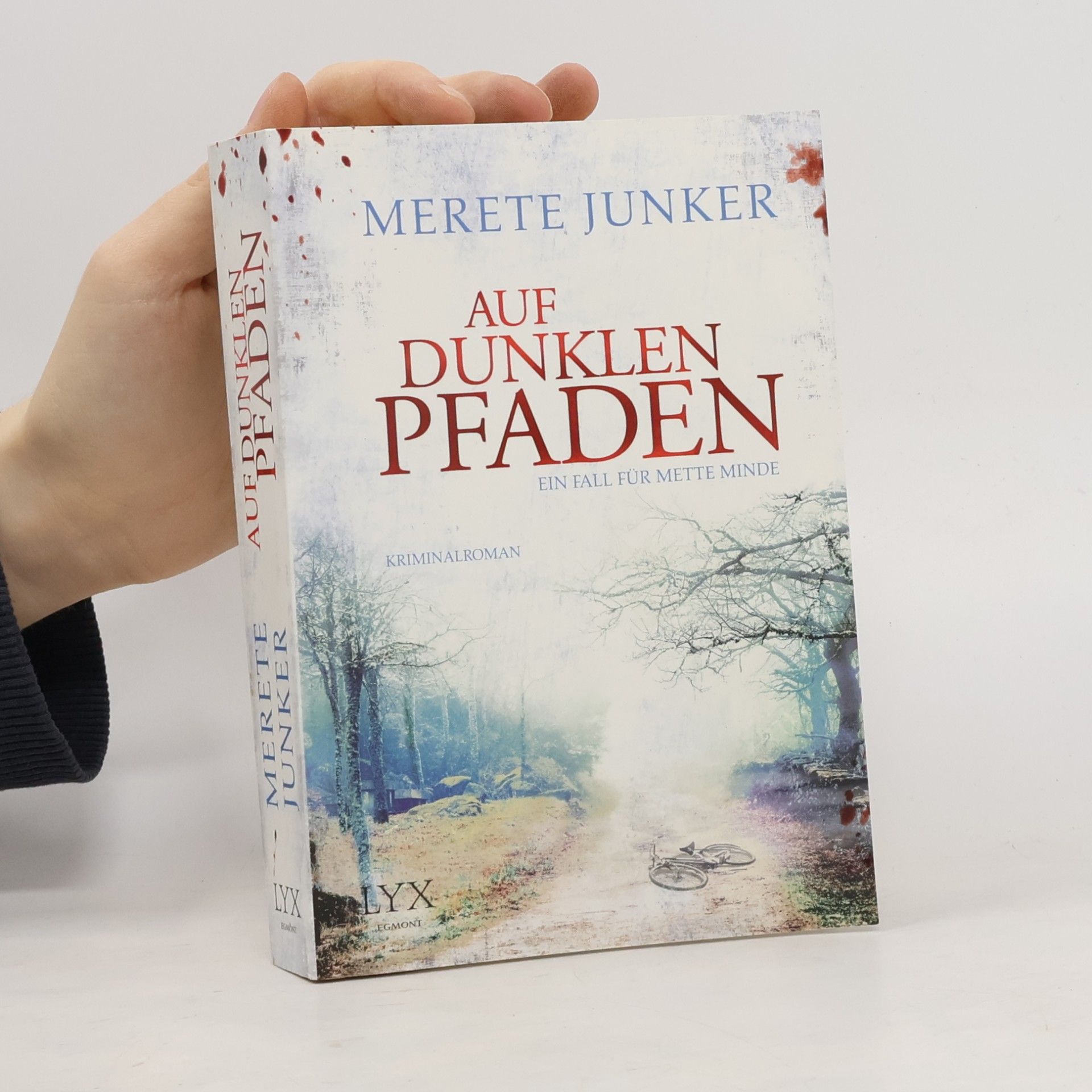 Auf dunklen Pfaden