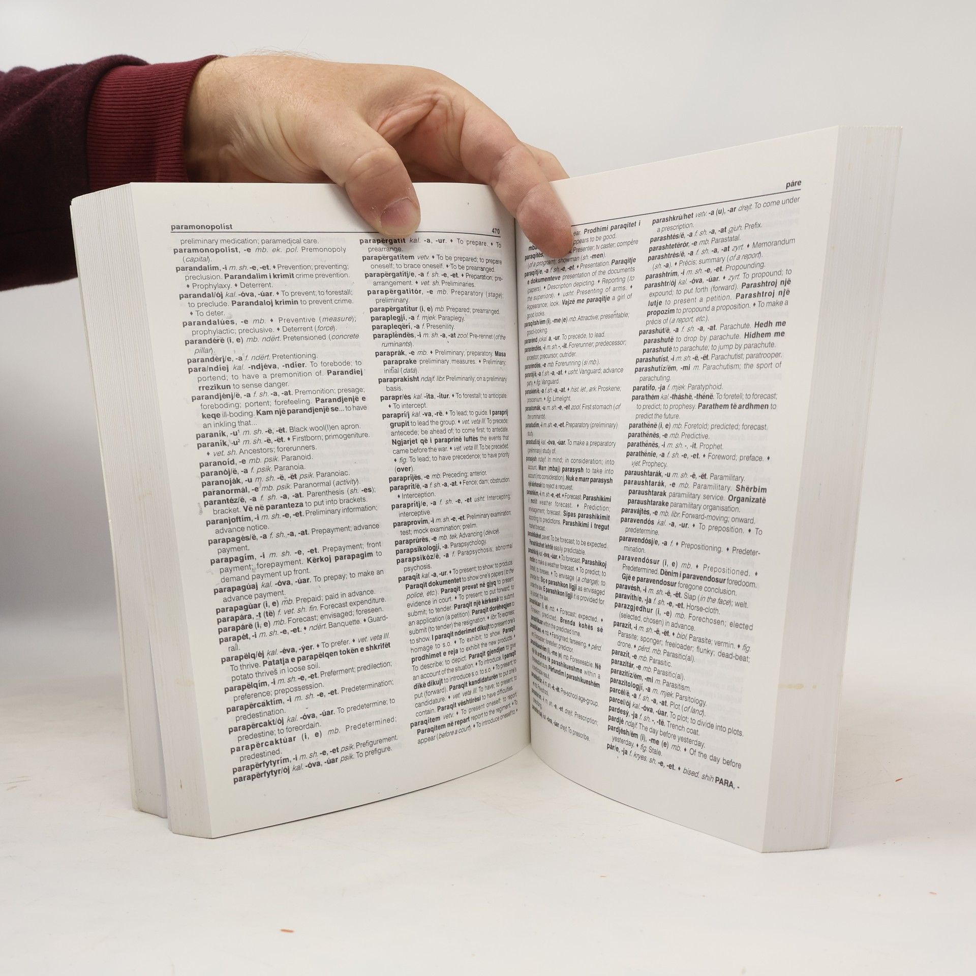 Pavli Qesku Albanian-English Dictionary