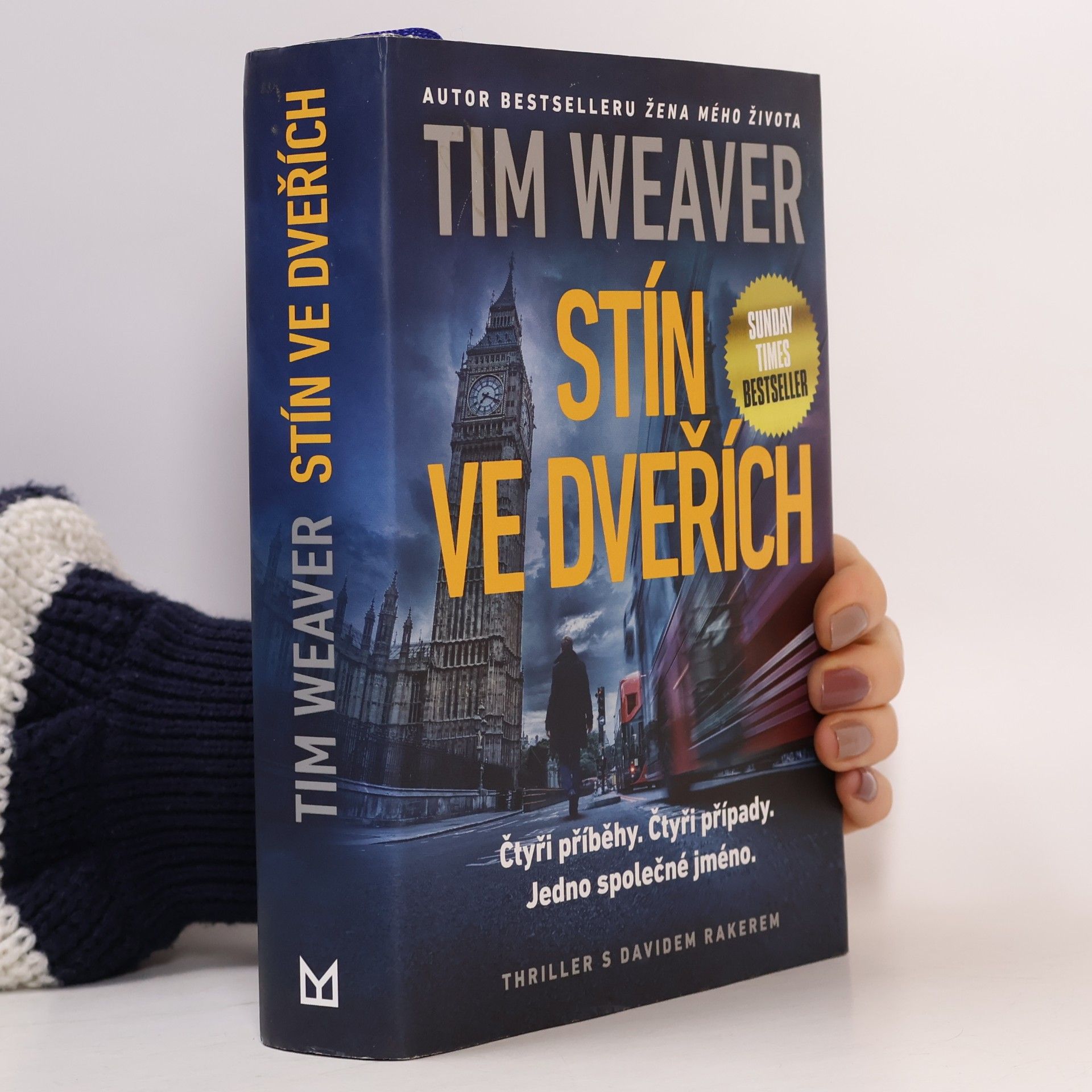 Stín ve dveřích