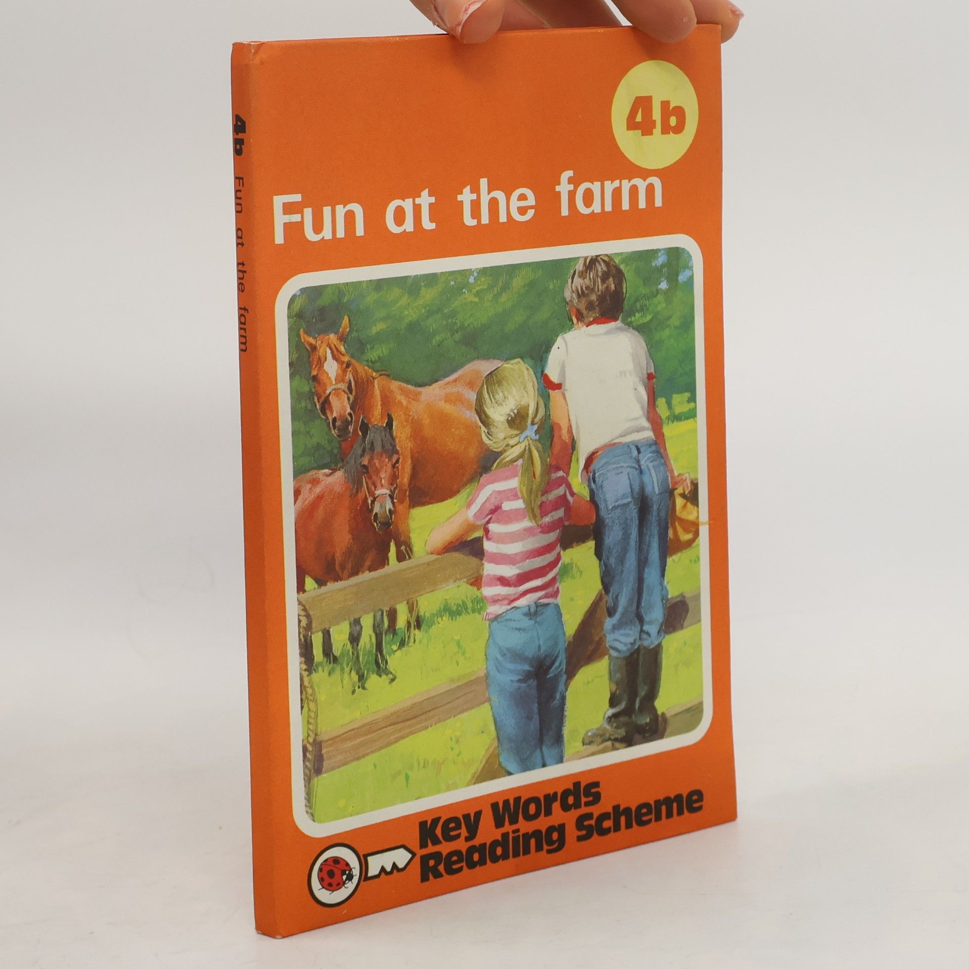 Various authors Fun at the farm 4b.
