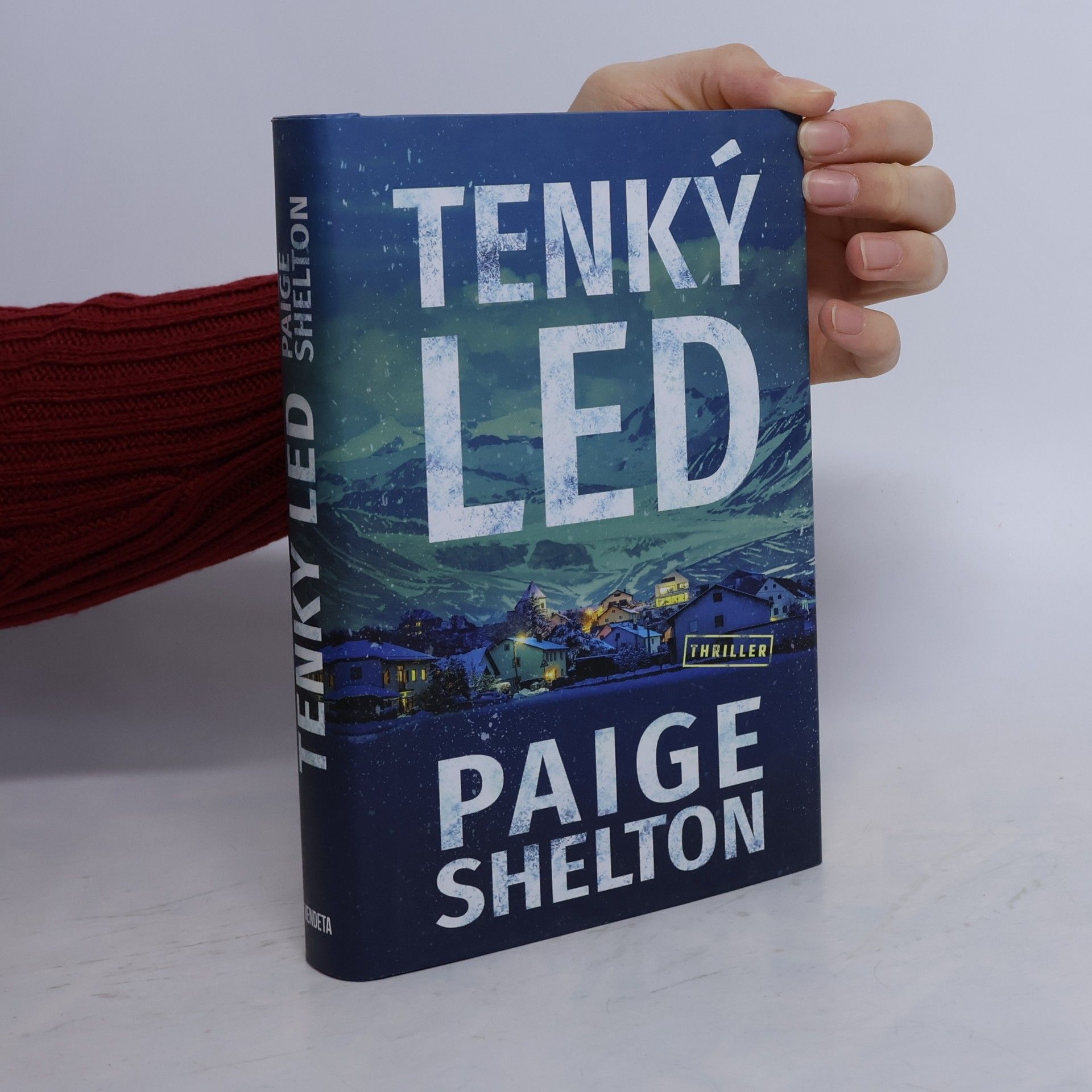 Paige Shelton Tenký led