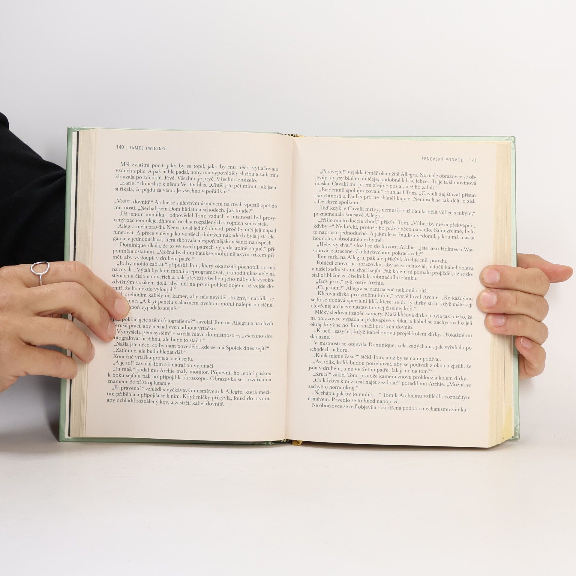 Autorenkollektiv Nejlepší světové čtení. Ženevský podvod. Vánoční seznam. Už žádná tajemství. Hora mezi námi.