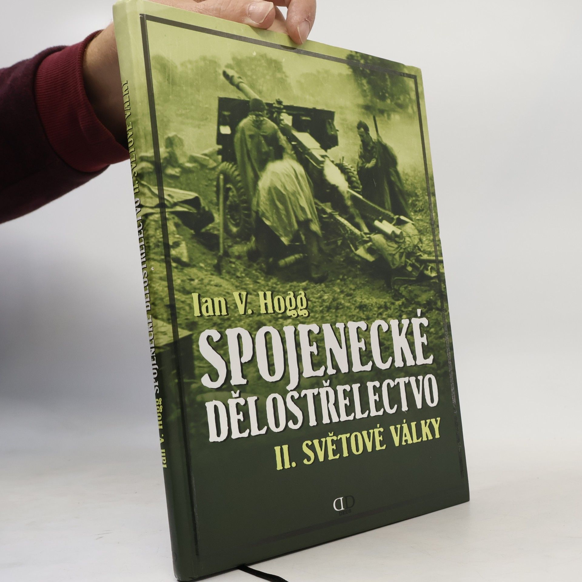 Ian Vernon Hogg Spojenecké dělostřelectvo II. světové války