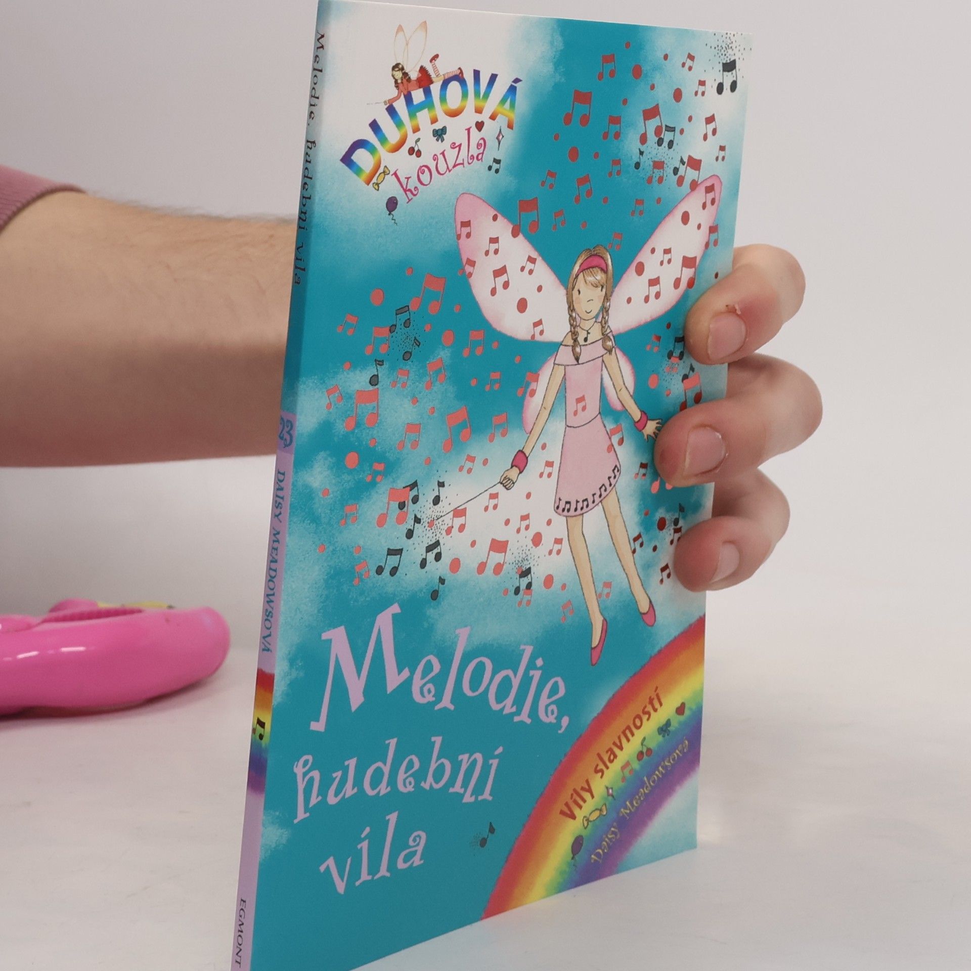 Daisy Meadows Duhová kouzla. Víly slavností. 23. díl, Melodie, hudební víla