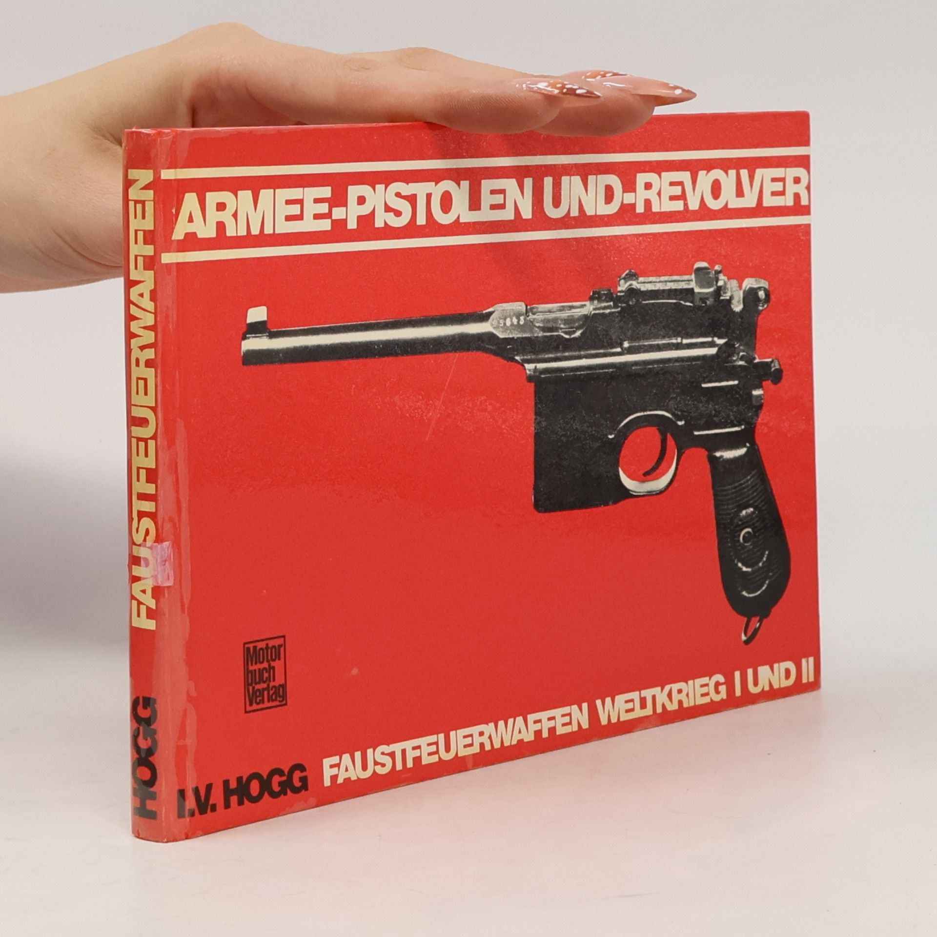 Armee-Pistolen und -Revolver