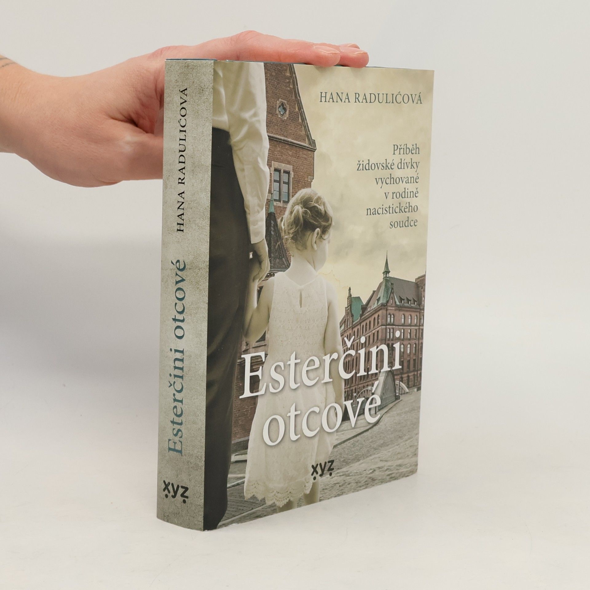 Esterčini otcové : příběh židovské dívky vychované v rodině nacistického soudce